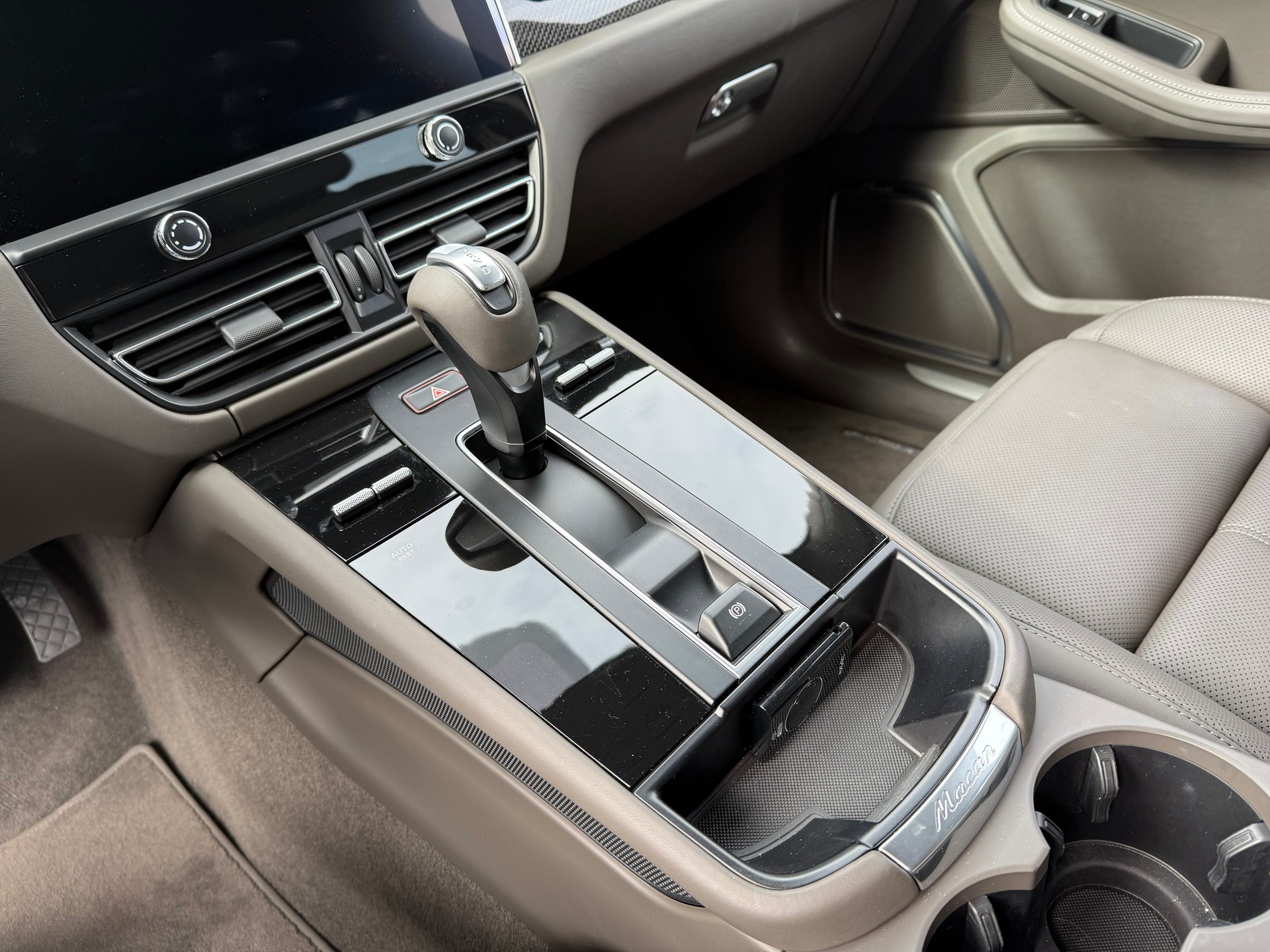 PORSCHE Macan S PDK-image-8