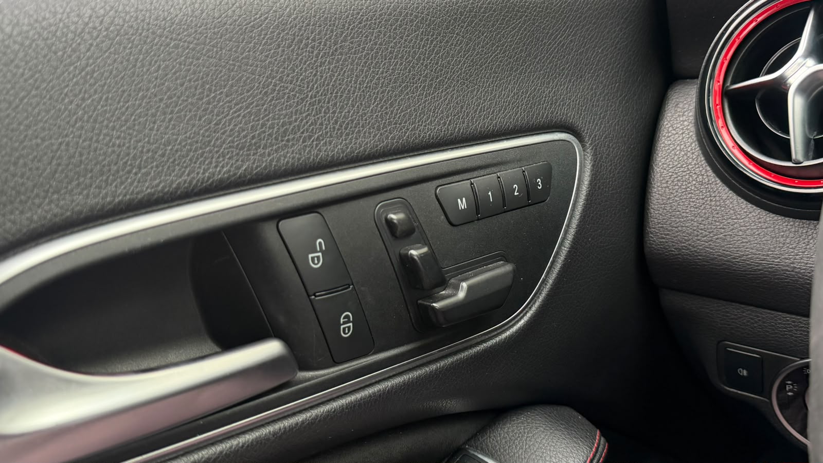 MERCEDES-BENZ CLA 45 AMG 4Matic Speedshift-image-14