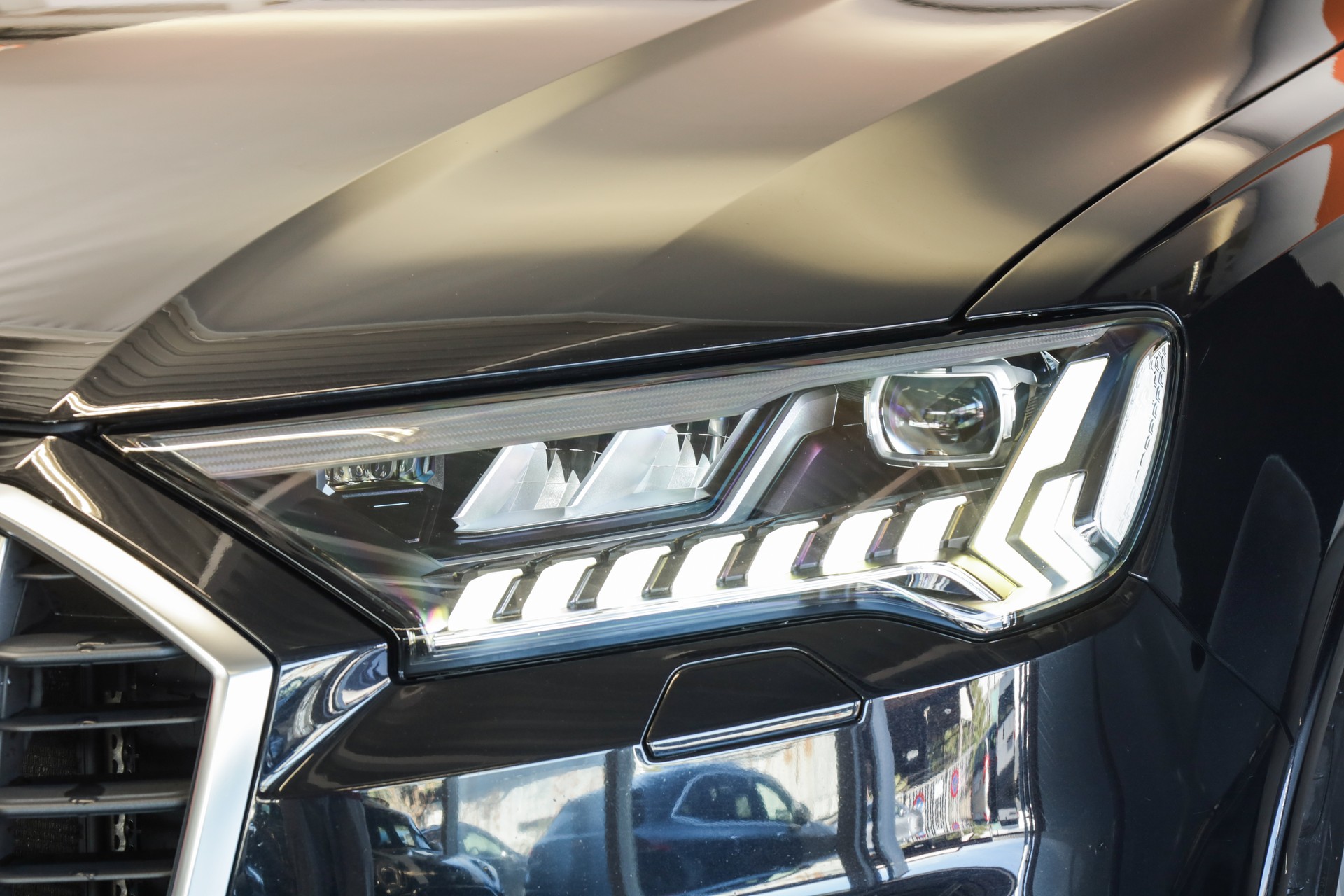 AUDI Q7 50 TDI quattro tiptronic • 7 places • S line • Matrix LED-image-25