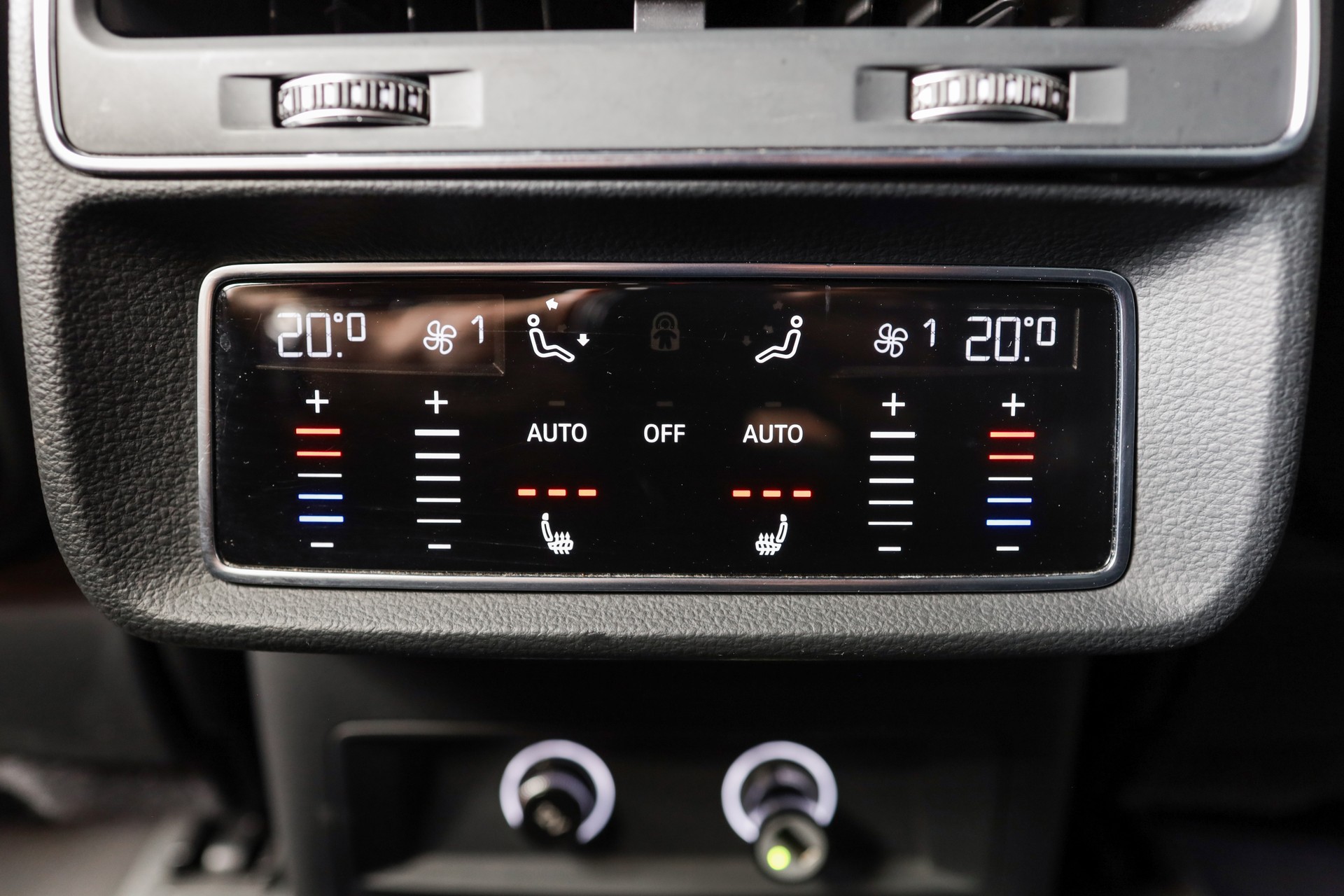 AUDI Q7 50 TDI quattro tiptronic • 7 places • S line • Matrix LED-image-9