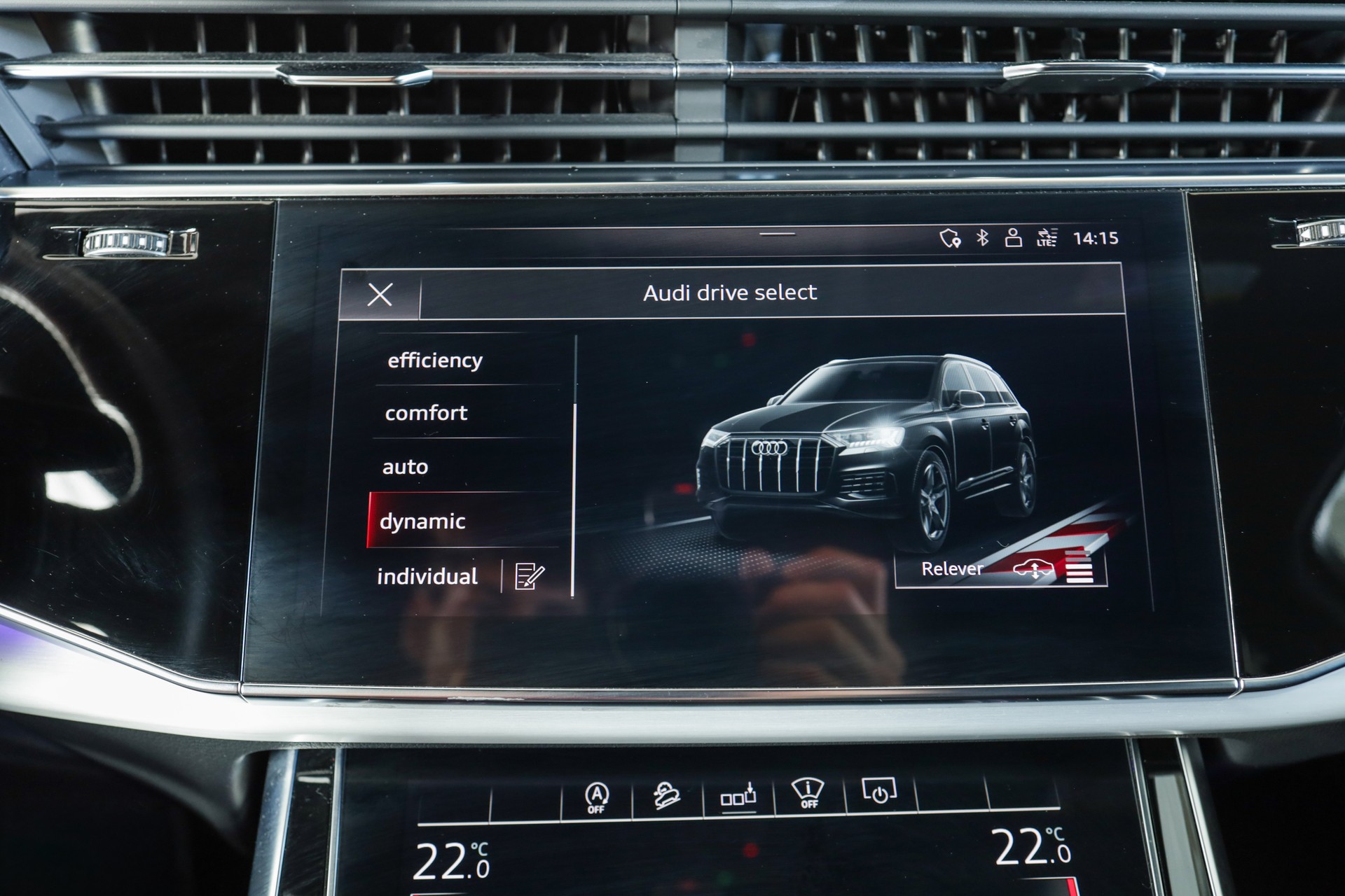 AUDI Q7 50 TDI quattro tiptronic • 7 places • S line • Matrix LED-image-16