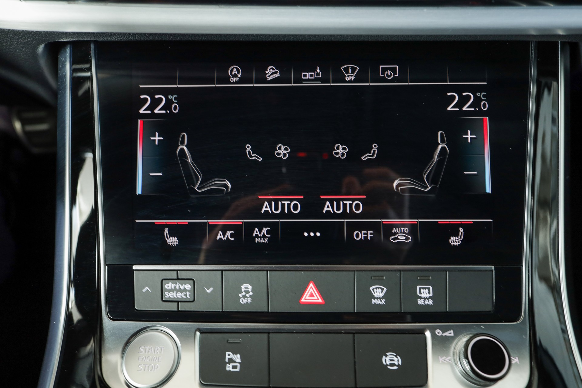 AUDI Q7 50 TDI quattro tiptronic • 7 places • S line • Matrix LED-image-12