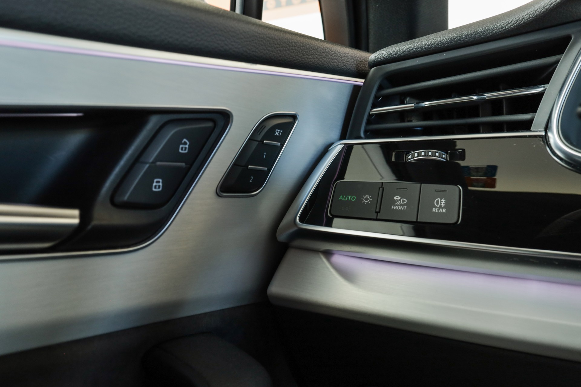 AUDI Q7 50 TDI quattro tiptronic • 7 places • S line • Matrix LED-image-19