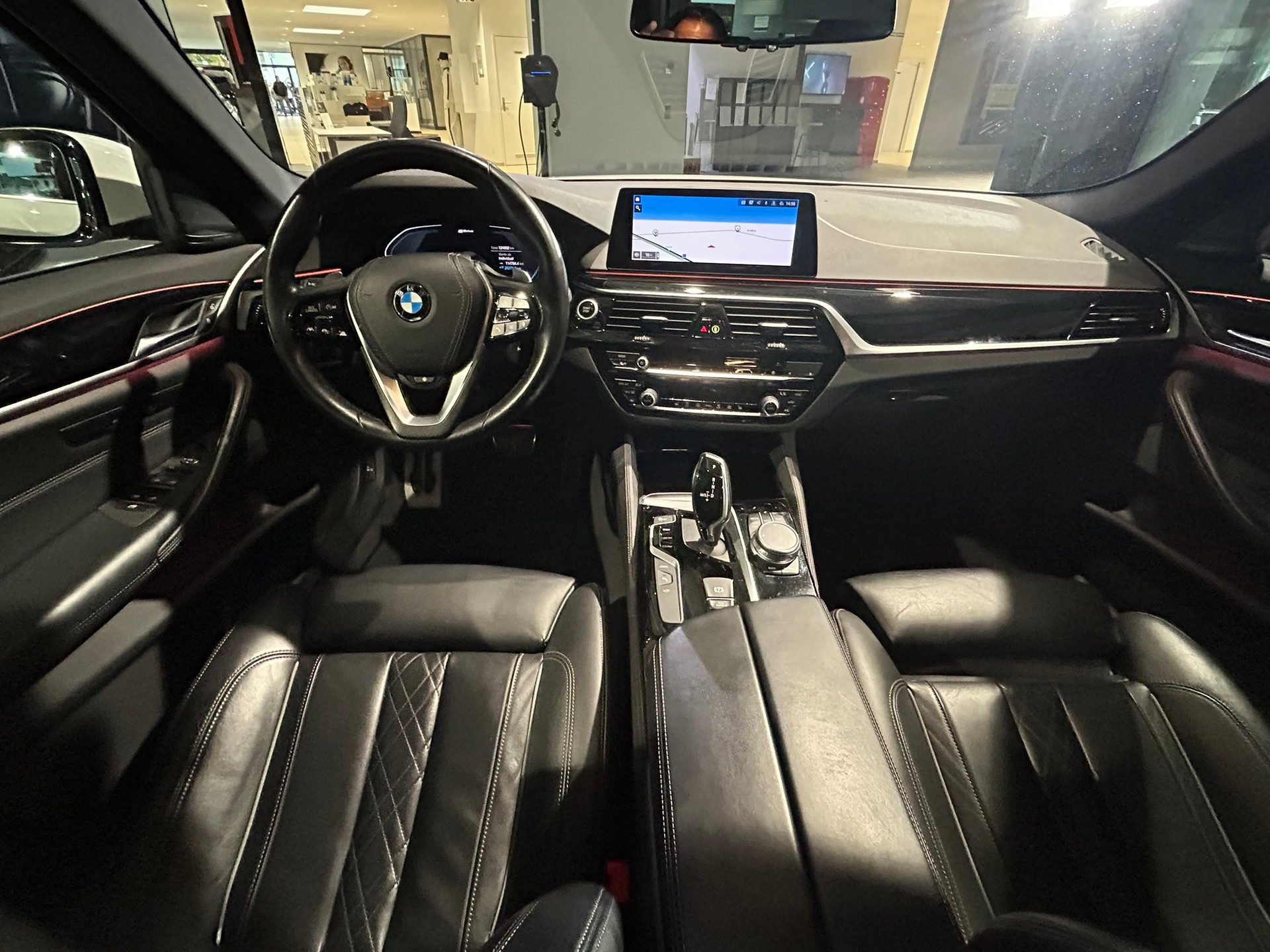 BMW 530e xDrive Pure M Sport Edition Steptronic-image-21