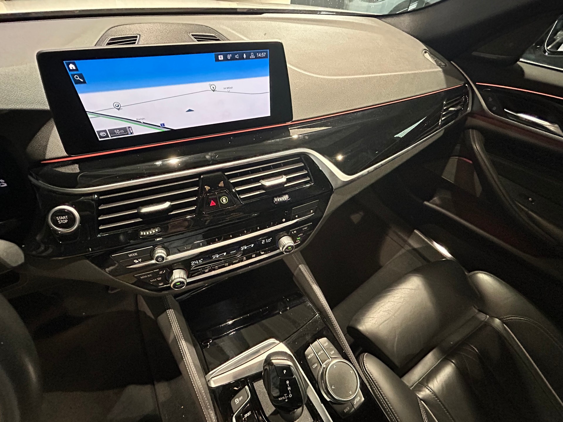 BMW 530e xDrive Pure M Sport Edition Steptronic-image-25