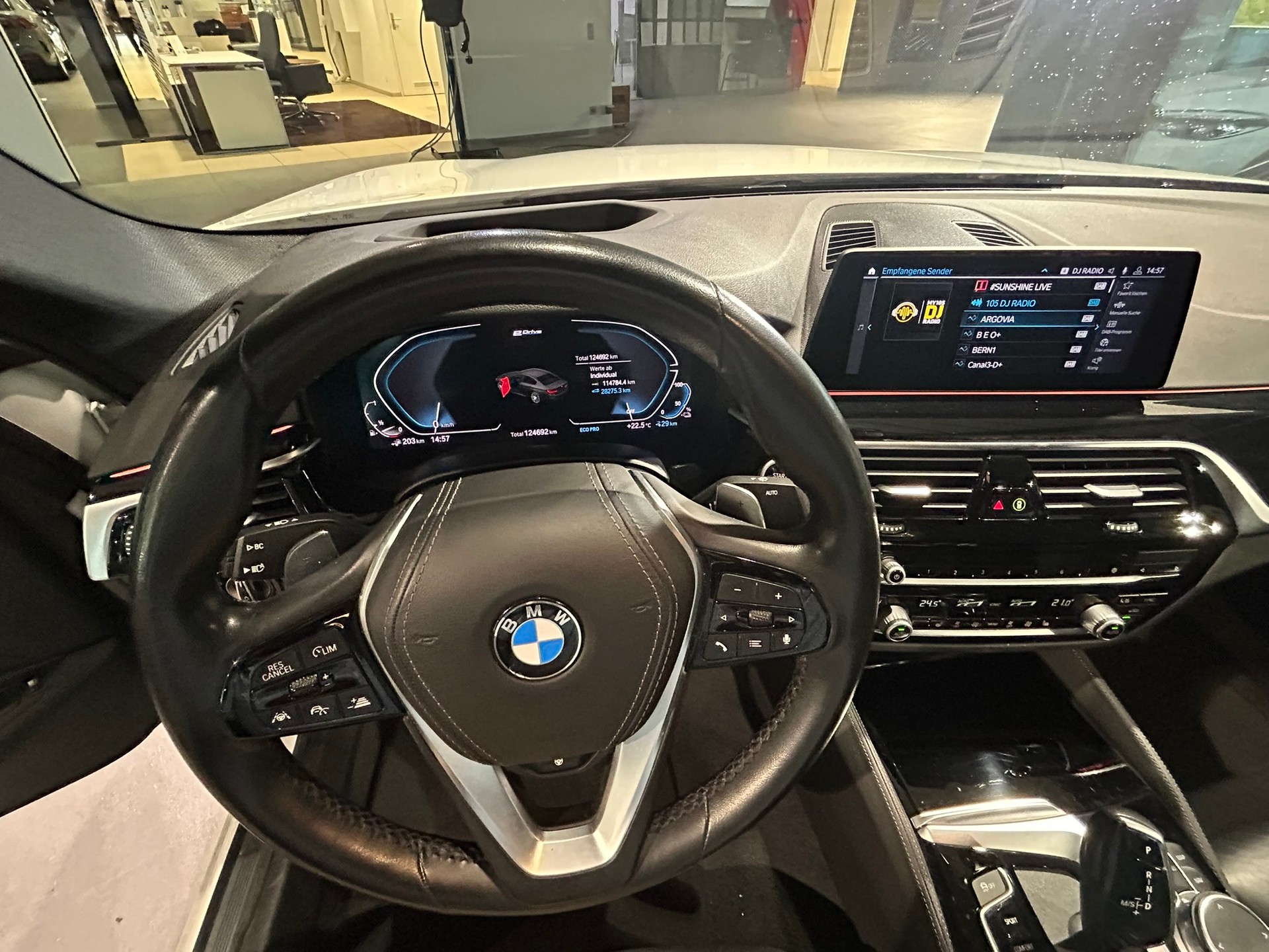 BMW 530e xDrive Pure M Sport Edition Steptronic-image-27
