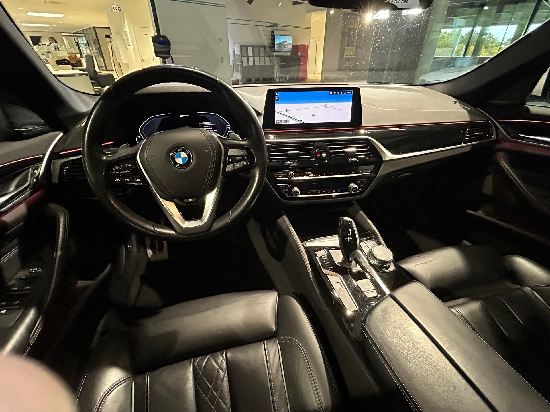 BMW 530e xDrive Pure M Sport Edition Steptronic-image-22