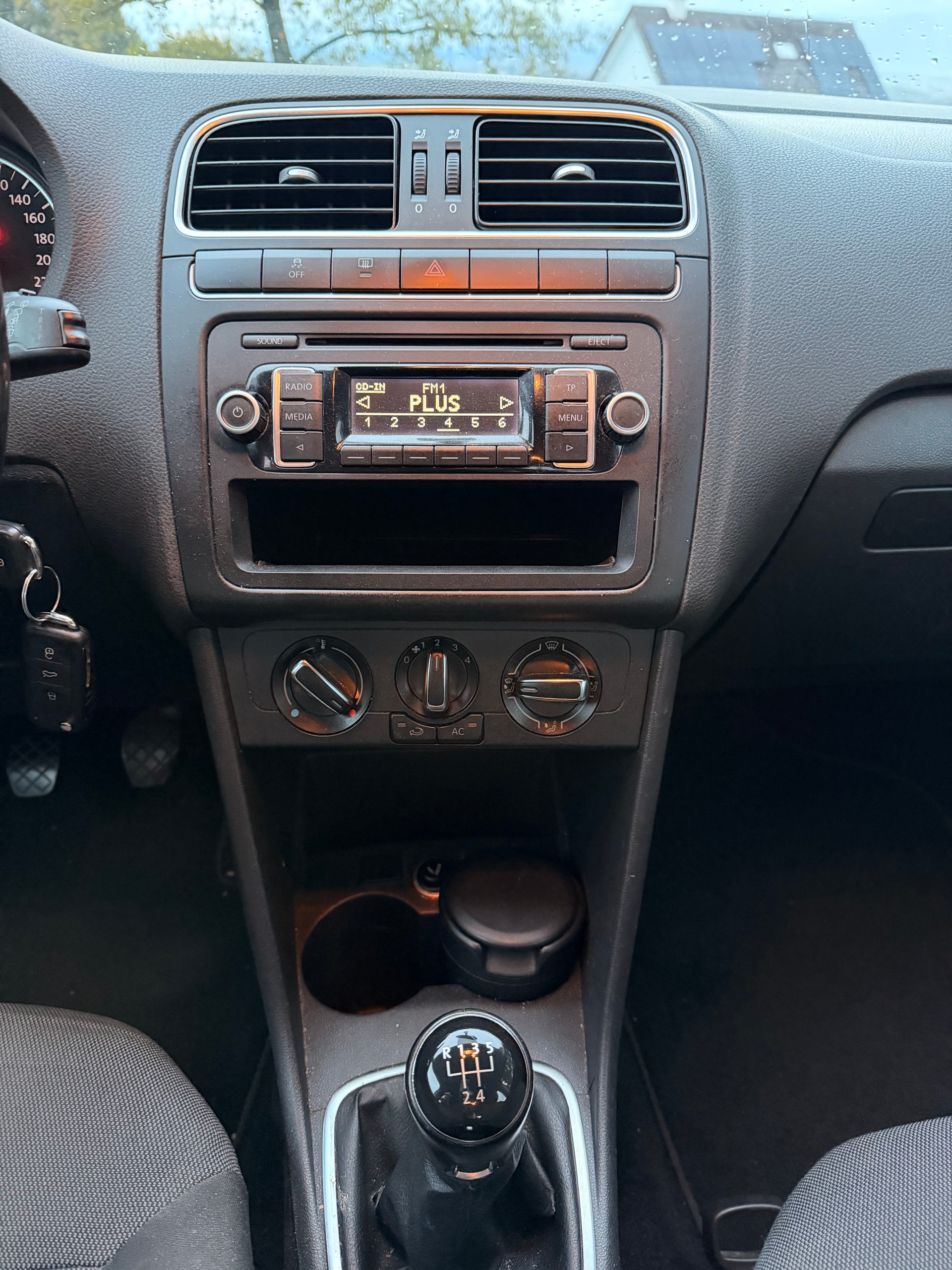 VW Polo 1.2 TSI Trendline-image-10