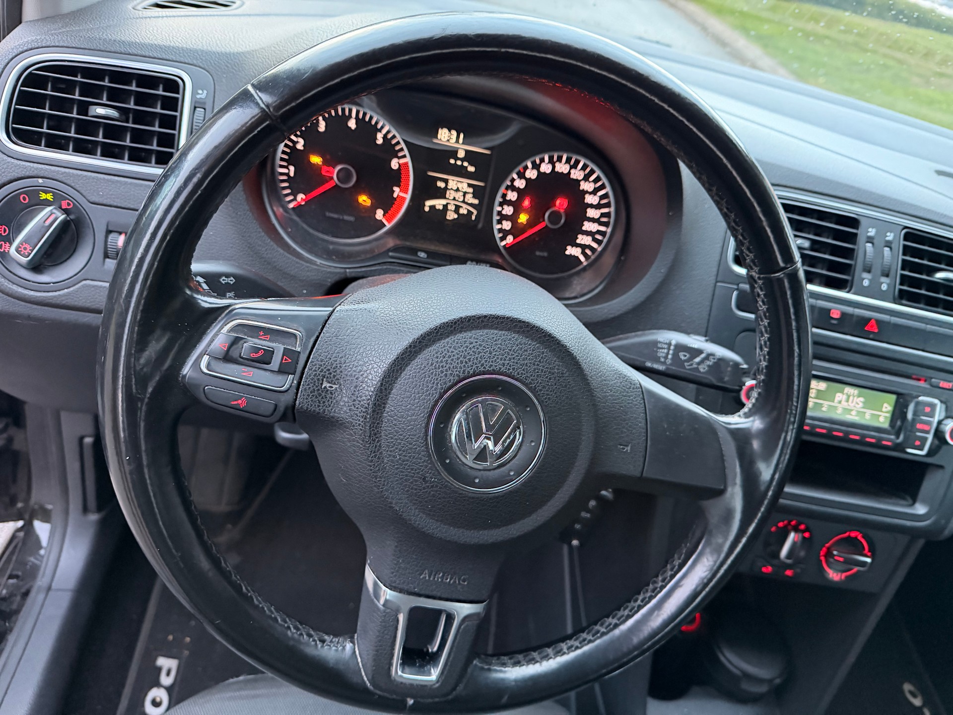 VW Polo 1.2 TSI Trendline-image-9