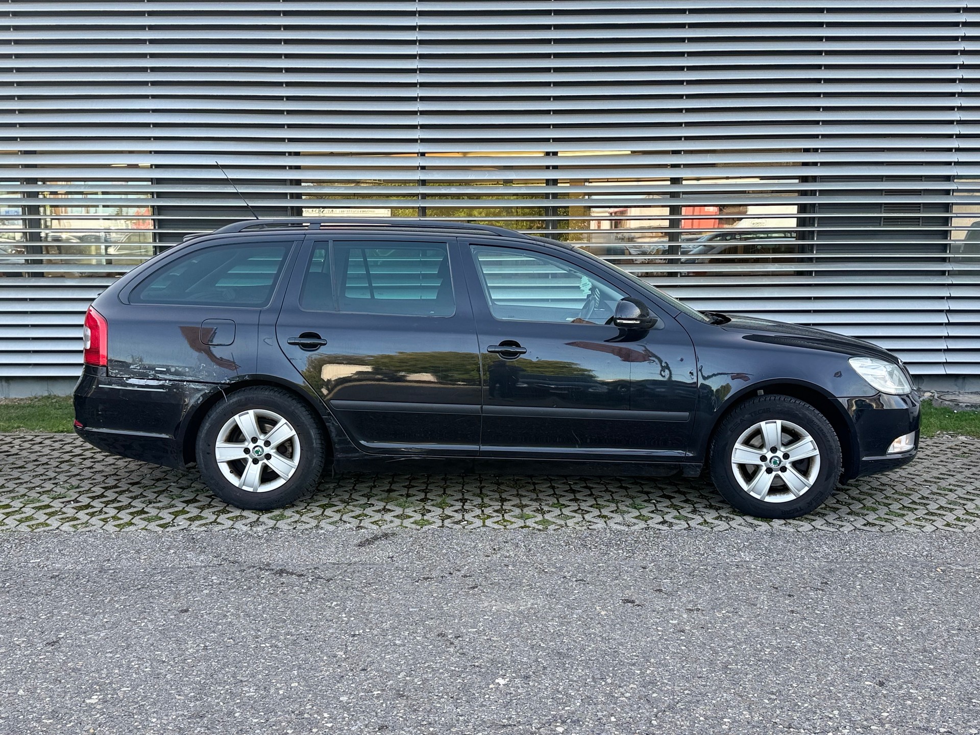 SKODA Octavia Combi 1.6 TDI Greenline-image-5