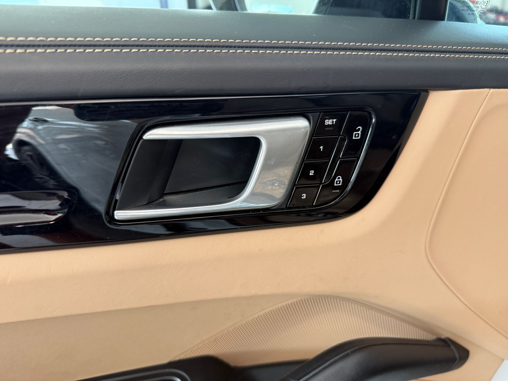 PORSCHE Cayenne E-Hybrid-image-32