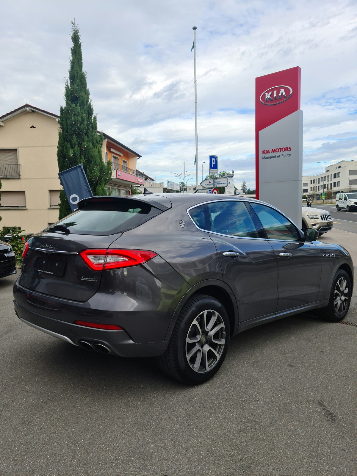 MASERATI Levante S 3.0 V6 Automatica-image-1