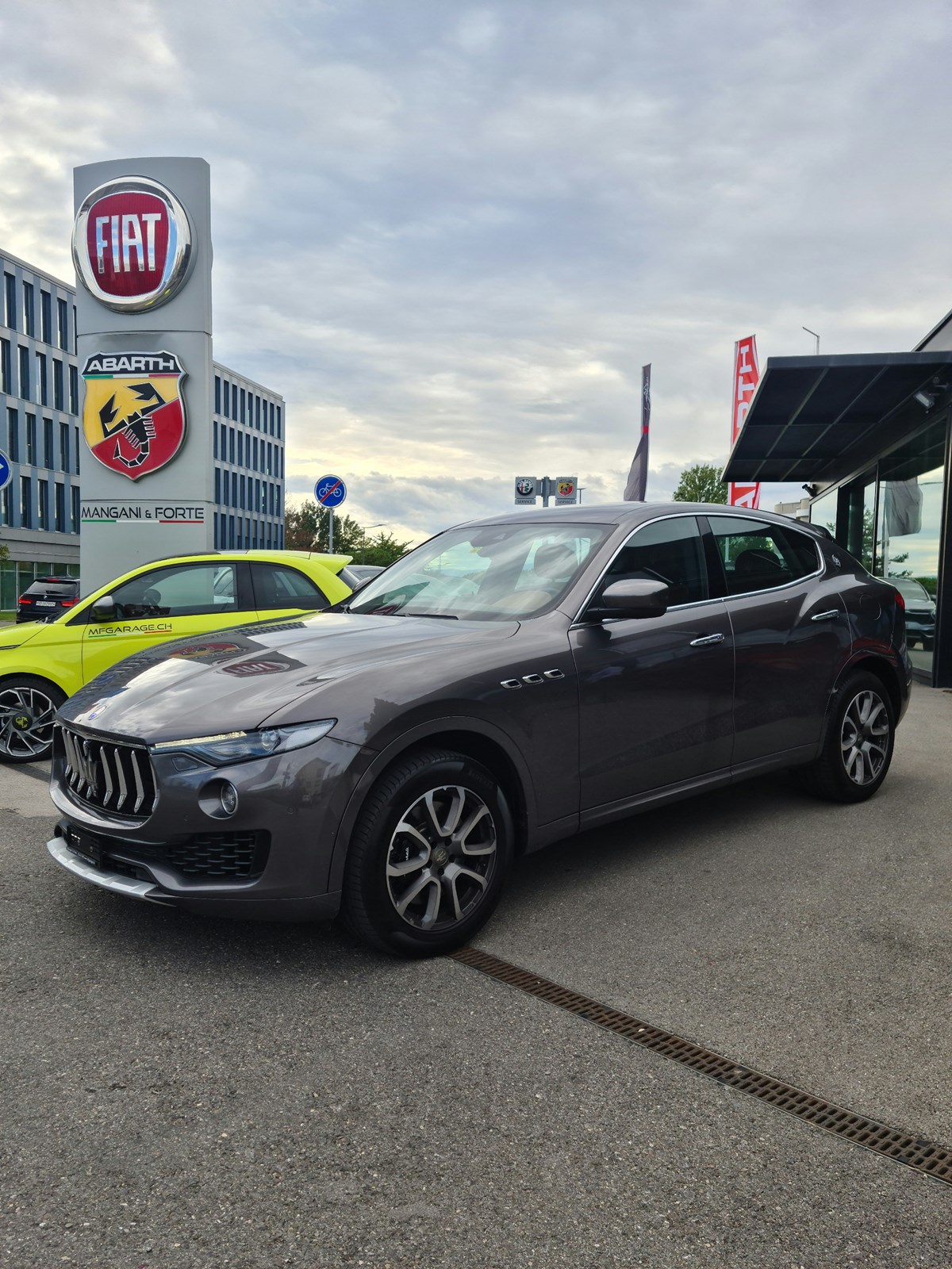 MASERATI Levante S 3.0 V6 Automatica-image-0