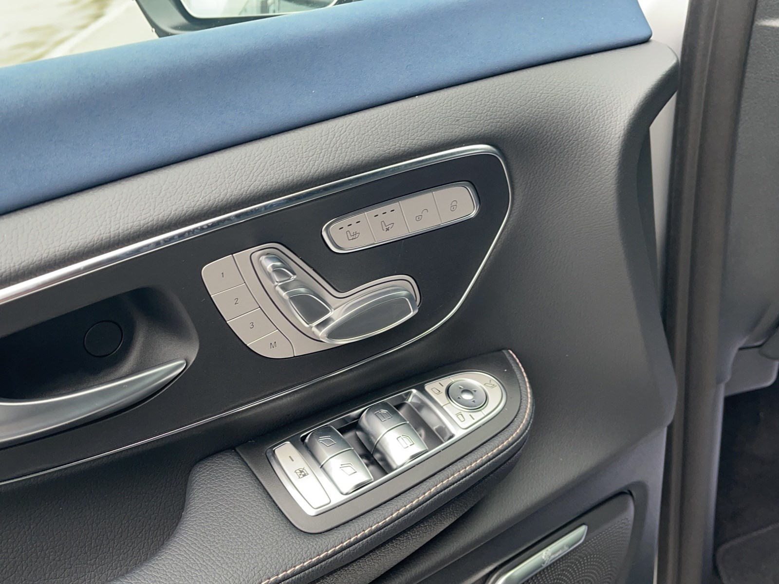 MERCEDES-BENZ EQV 300 lang-image-13
