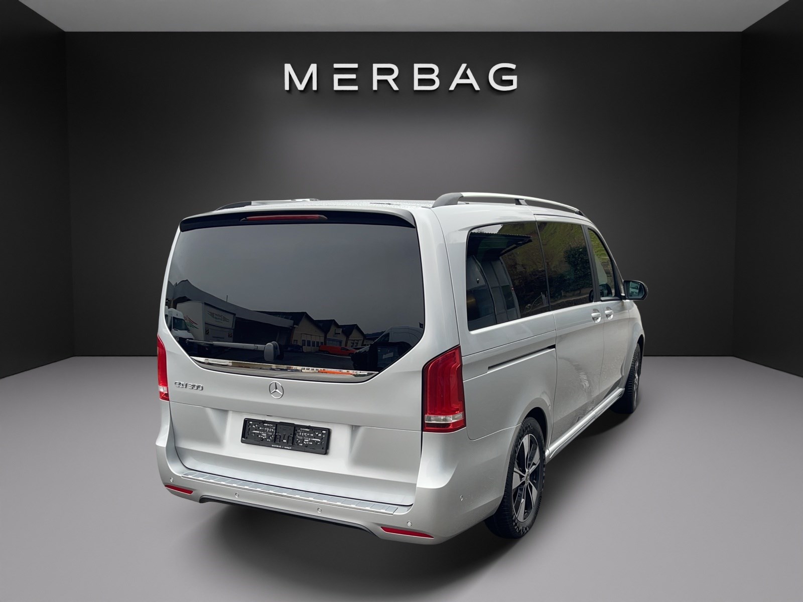 MERCEDES-BENZ EQV 300 lang-image-5