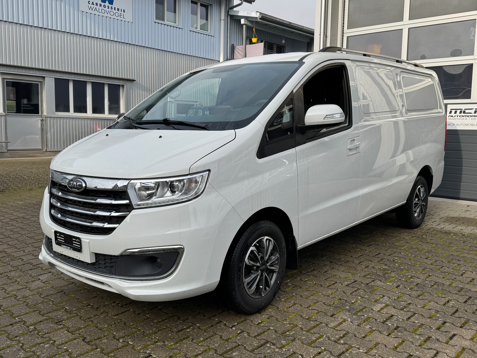 JAC M3ev-image-0