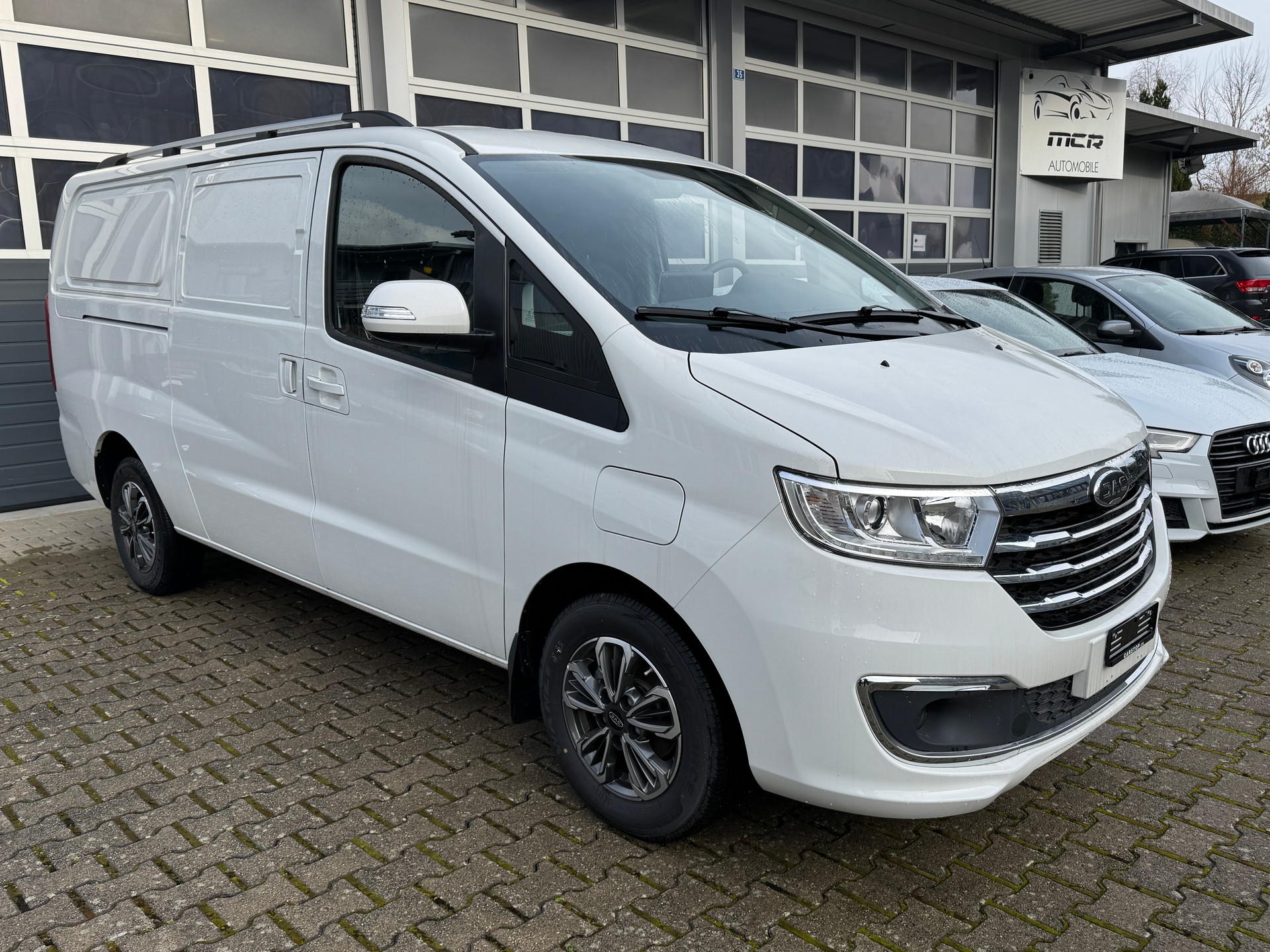 JAC M3ev-image-1
