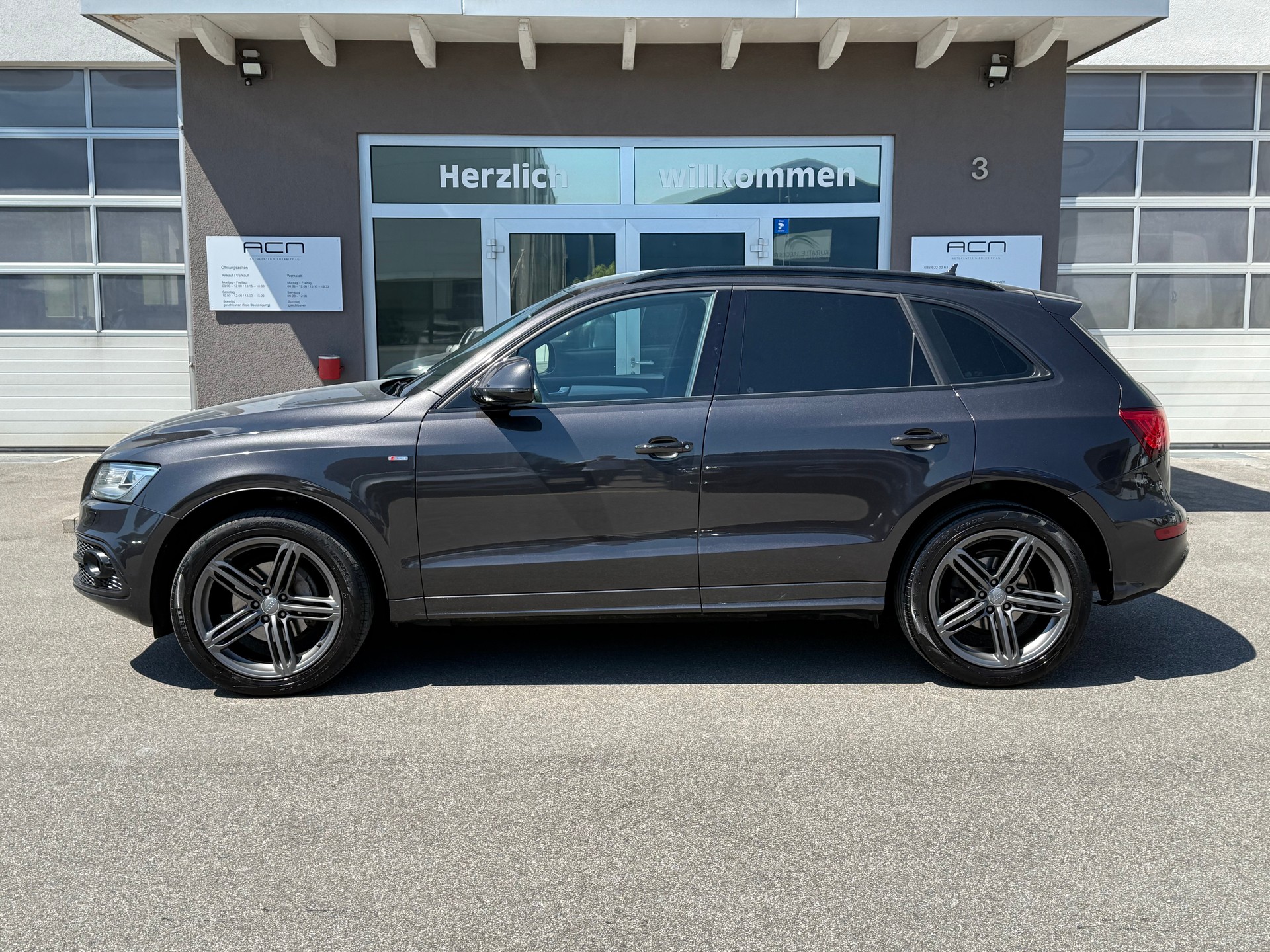 AUDI Q5 2.0 TDI quattro S-tronic-showroom-element-3