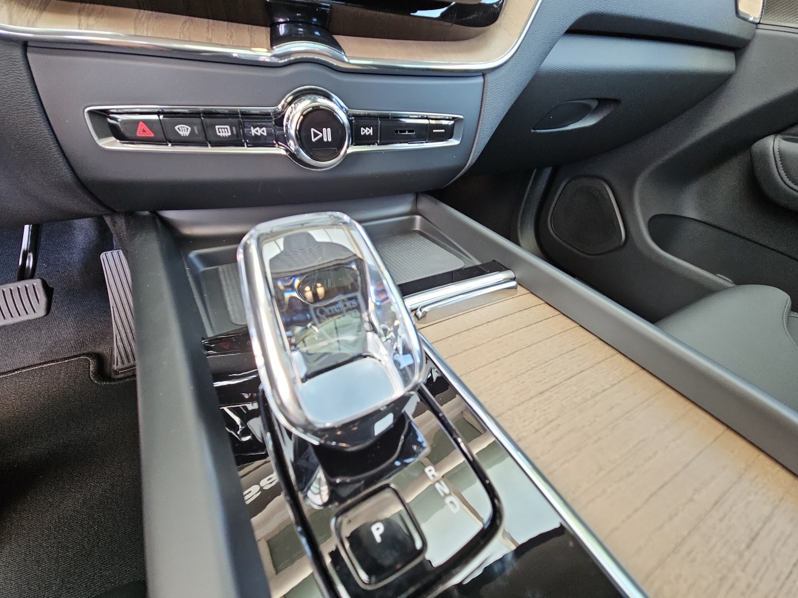 VOLVO XC60 2.0 T6 TE Plus Dark eAWD-image-14