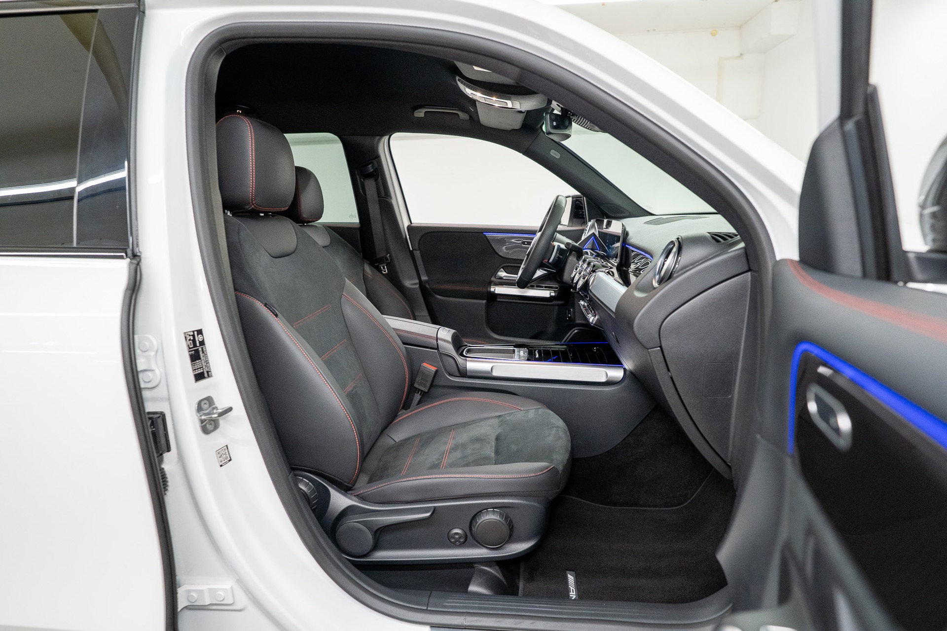 MERCEDES-BENZ GLB 250 AMG Line 4matic / Facelift / Rückfahrkamera / Ambientebeleuchtung-image-12