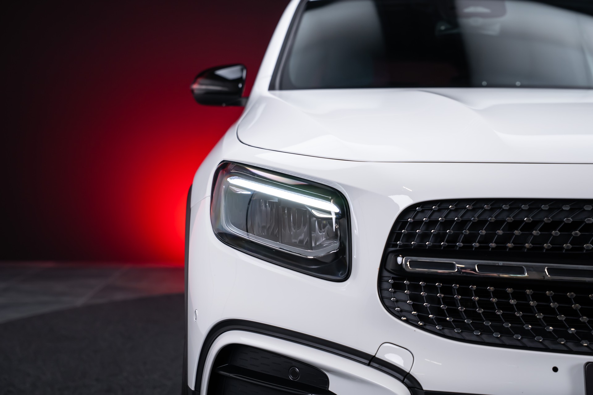 MERCEDES-BENZ GLB 250 AMG Line 4matic / Facelift / Rückfahrkamera / Ambientebeleuchtung-image-5