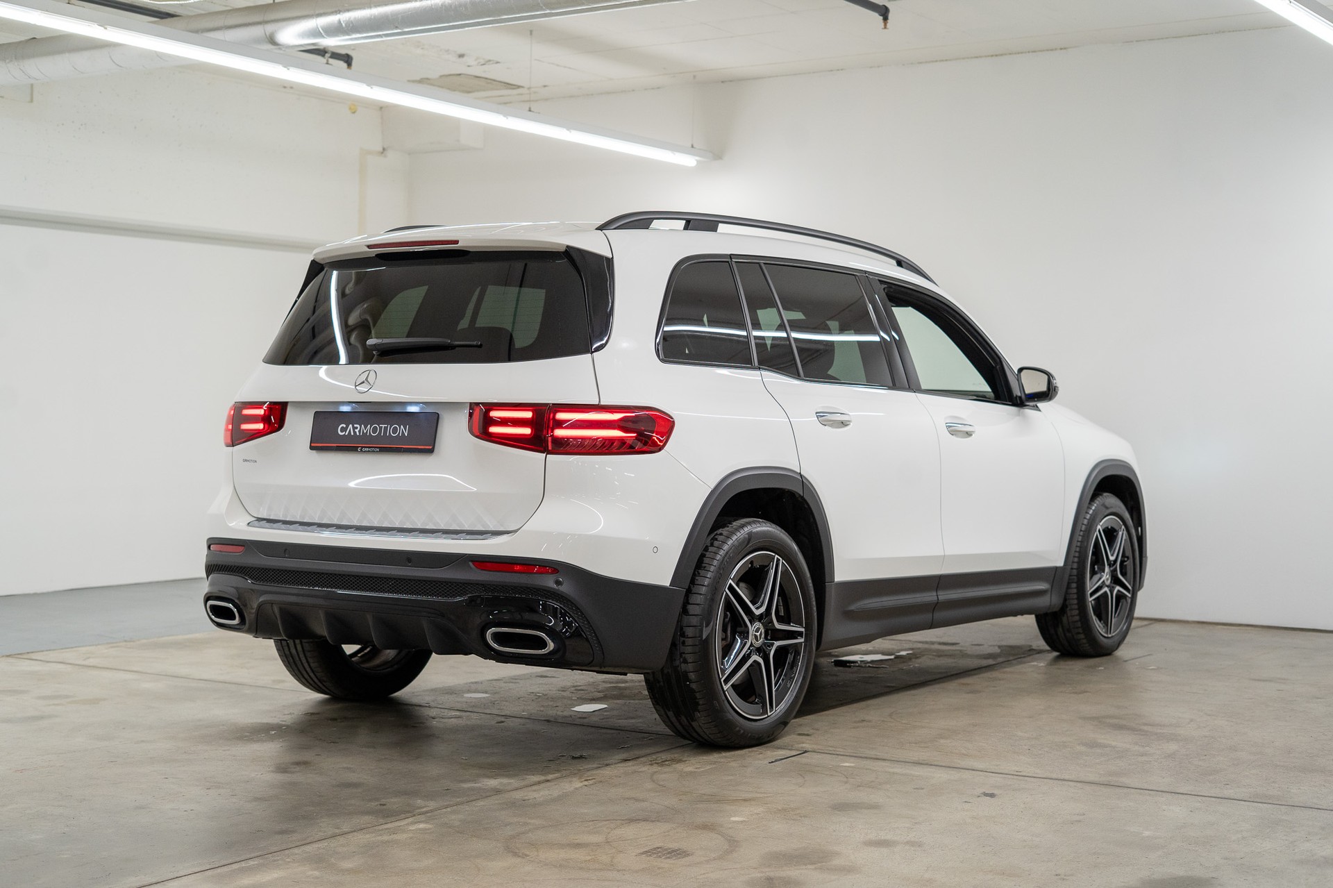 MERCEDES-BENZ GLB 250 AMG Line 4matic / Facelift / Rückfahrkamera / Ambientebeleuchtung-image-2