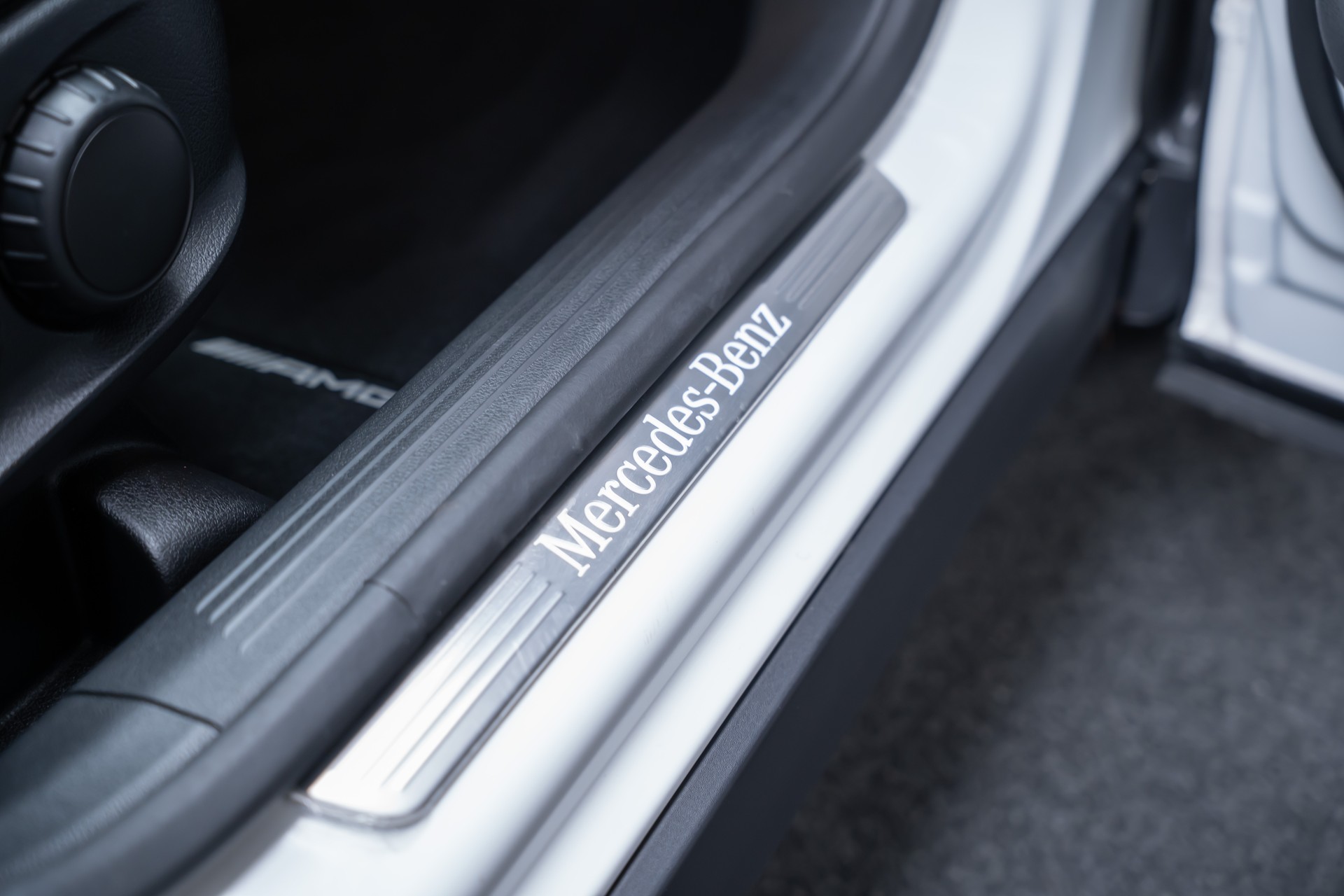 MERCEDES-BENZ GLB 250 AMG Line 4matic / Facelift / Rückfahrkamera / Ambientebeleuchtung-image-25