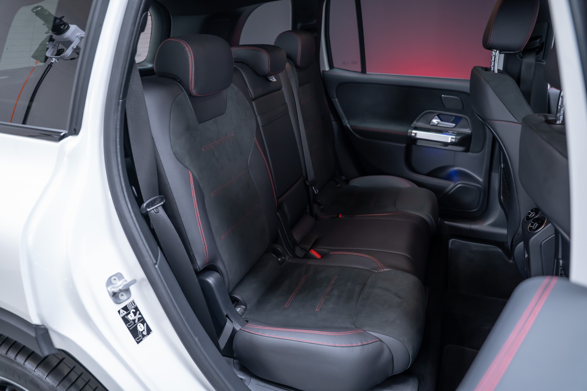 MERCEDES-BENZ GLB 250 AMG Line 4matic / Facelift / Rückfahrkamera / Ambientebeleuchtung-image-22