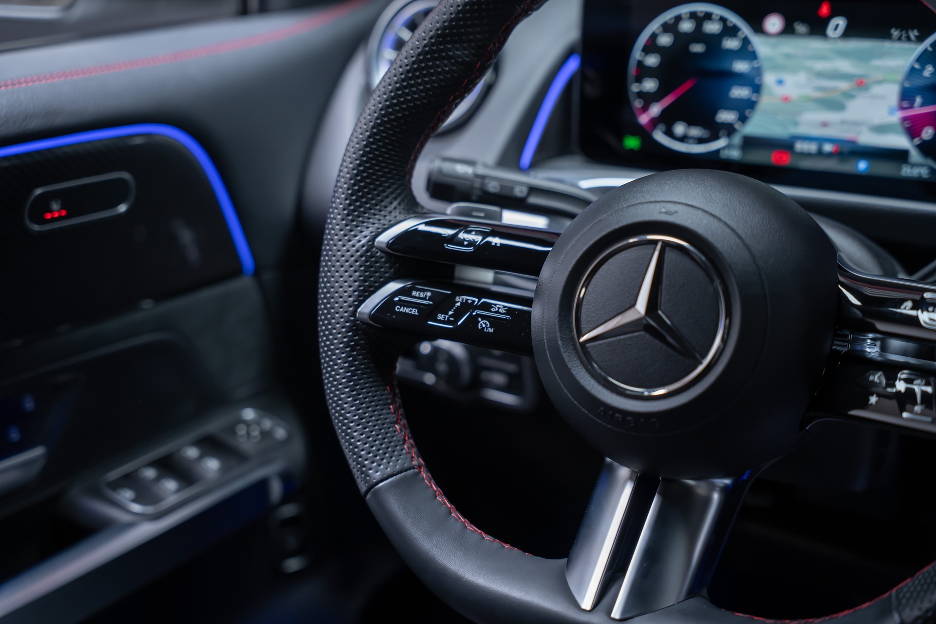 MERCEDES-BENZ GLB 250 AMG Line 4matic / Facelift / Rückfahrkamera / Ambientebeleuchtung-image-29