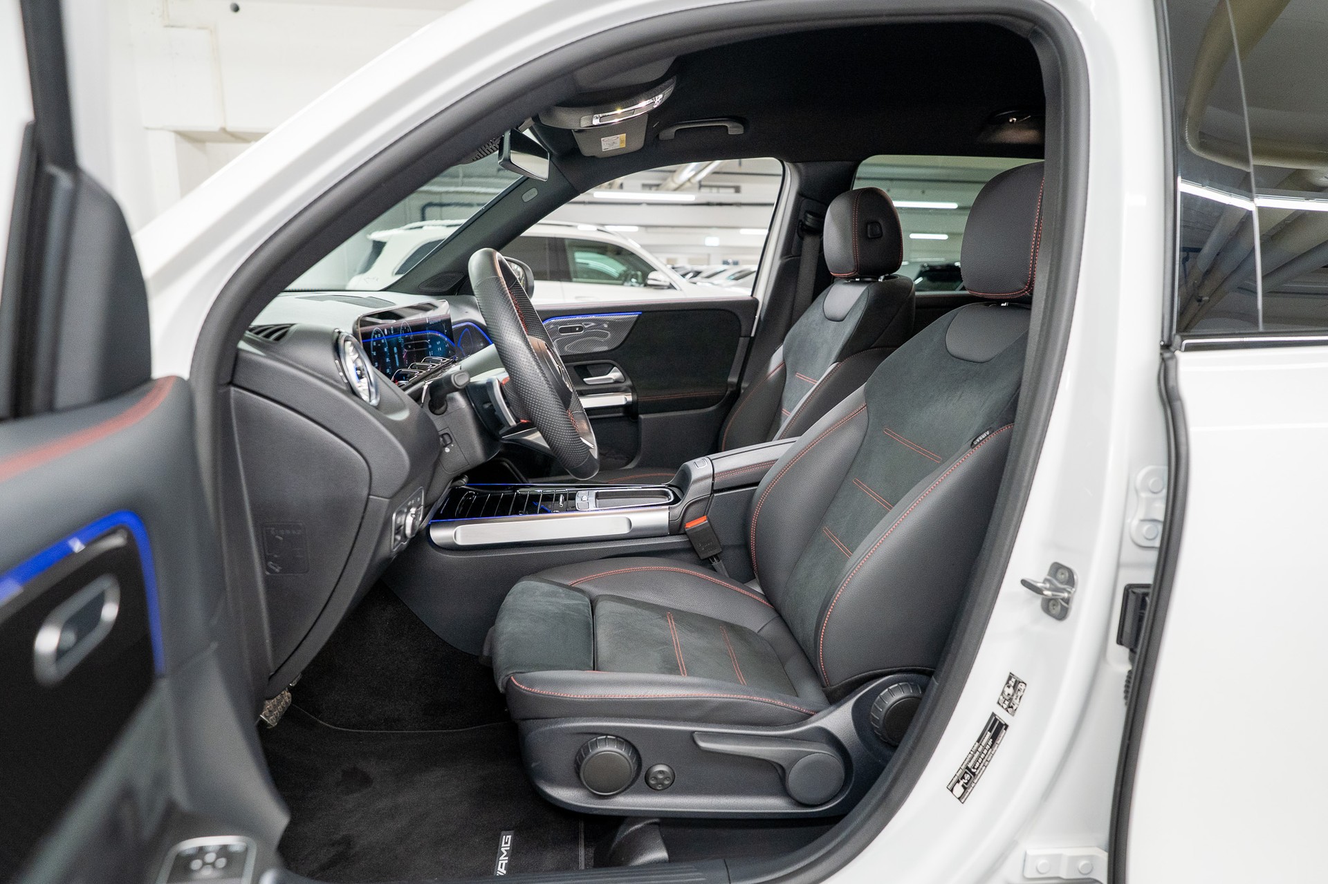 MERCEDES-BENZ GLB 250 AMG Line 4matic / Facelift / Rückfahrkamera / Ambientebeleuchtung-image-9