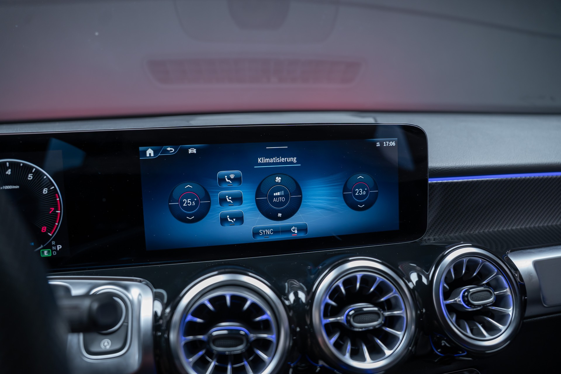 MERCEDES-BENZ GLB 250 AMG Line 4matic / Facelift / Rückfahrkamera / Ambientebeleuchtung-image-38