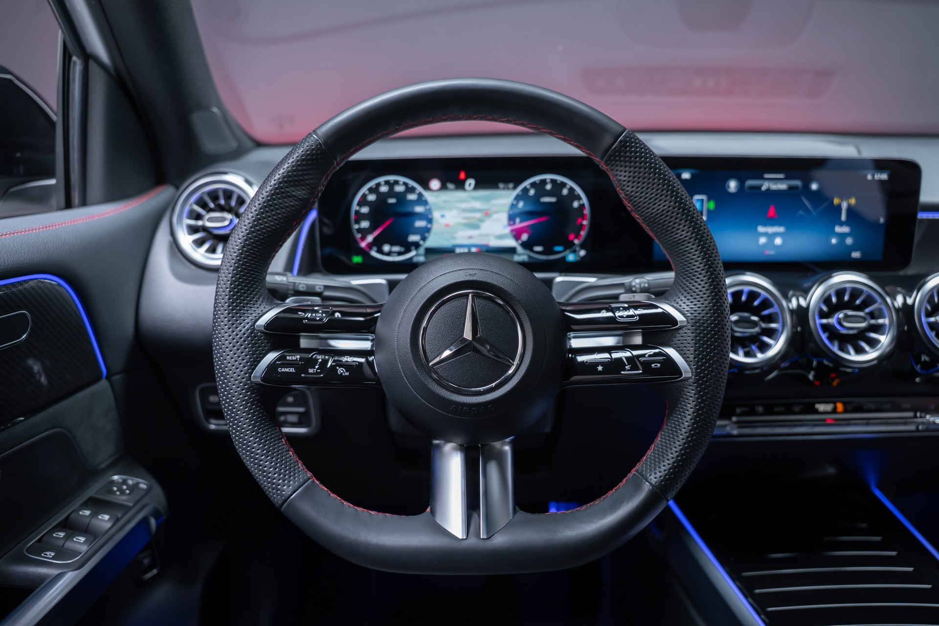 MERCEDES-BENZ GLB 250 AMG Line 4matic / Facelift / Rückfahrkamera / Ambientebeleuchtung-image-27