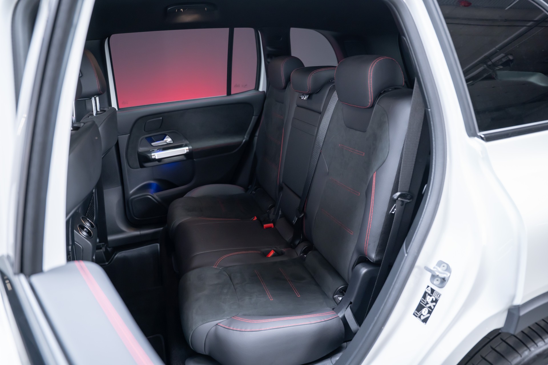 MERCEDES-BENZ GLB 250 AMG Line 4matic / Facelift / Rückfahrkamera / Ambientebeleuchtung-image-20