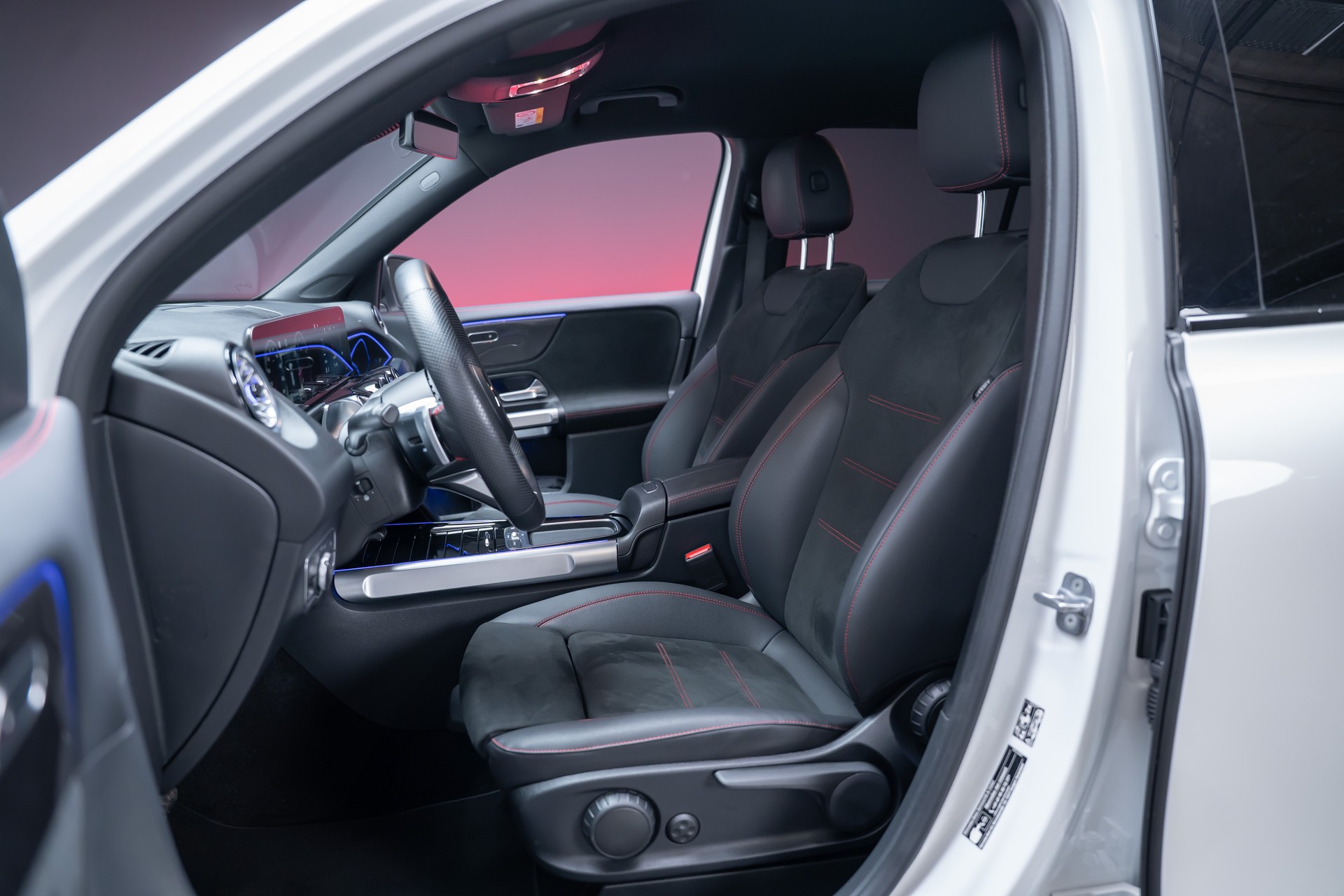 MERCEDES-BENZ GLB 250 AMG Line 4matic / Facelift / Rückfahrkamera / Ambientebeleuchtung-image-12