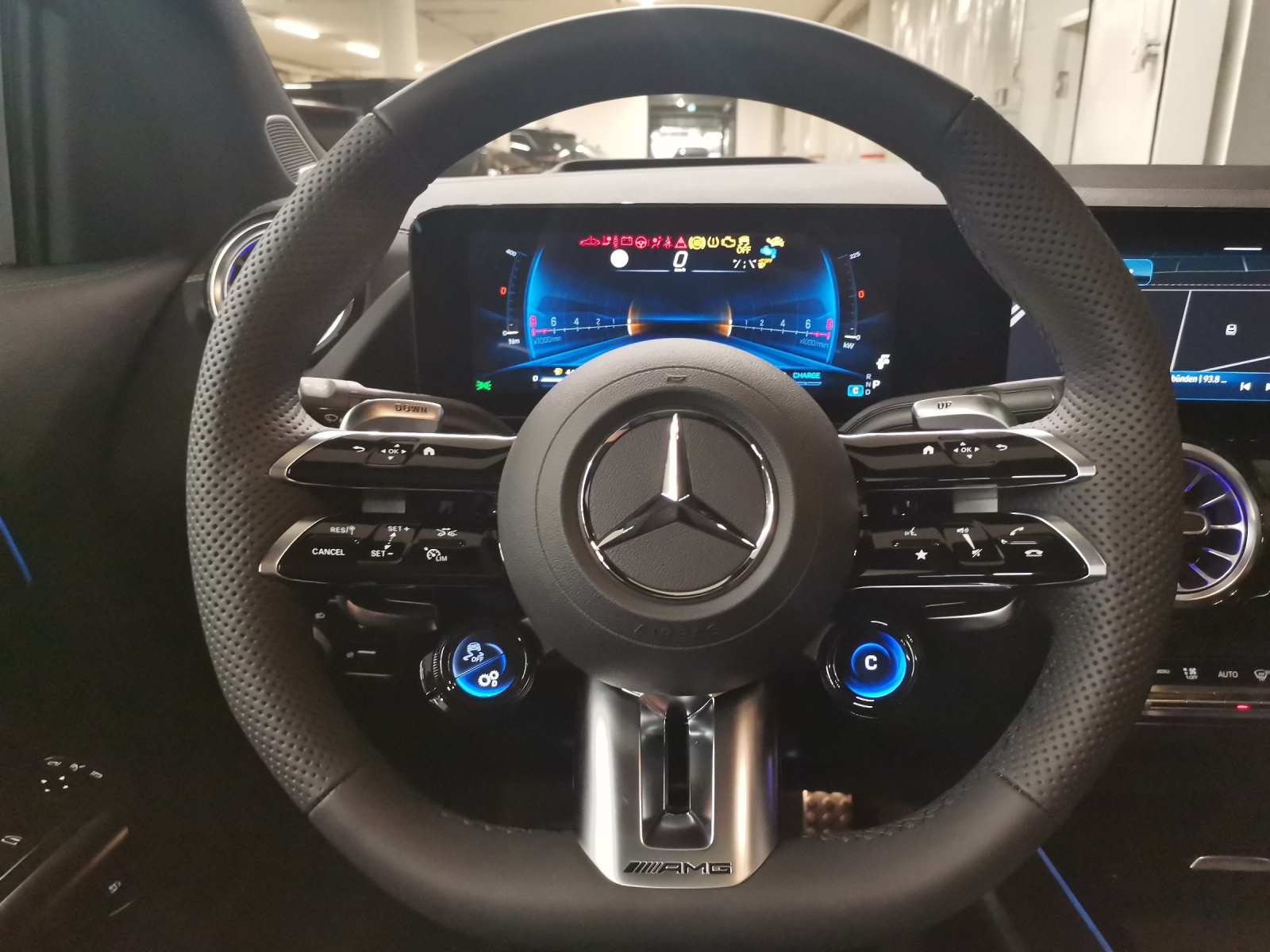 MERCEDES-BENZ AMG GLA 35 4Matic-image-13