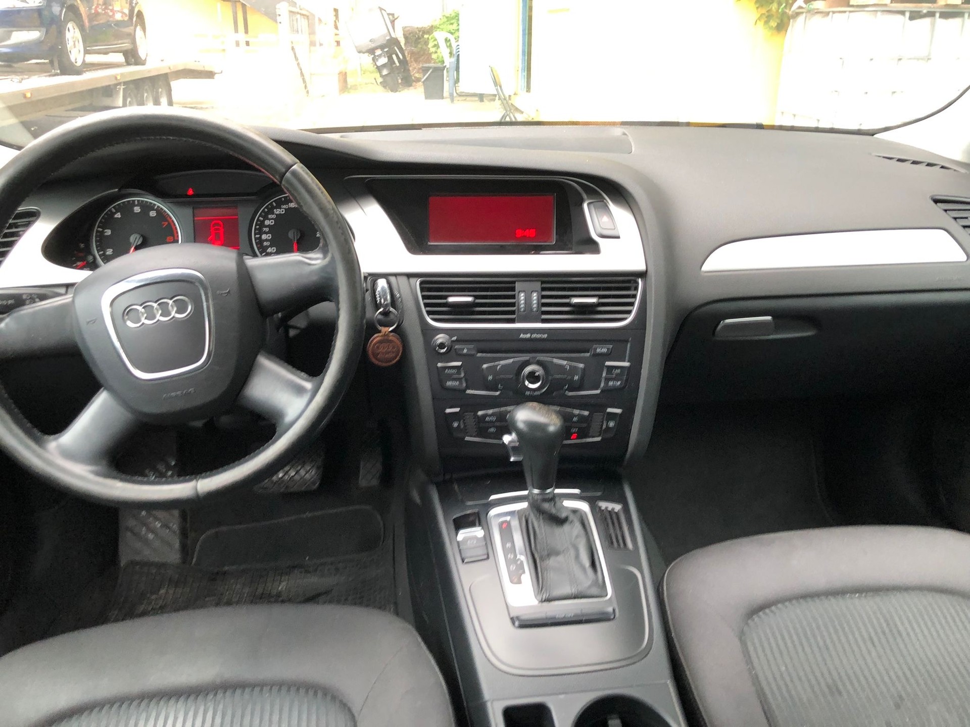 AUDI A4 Avant 1.8 TFSI multitronic-image-14