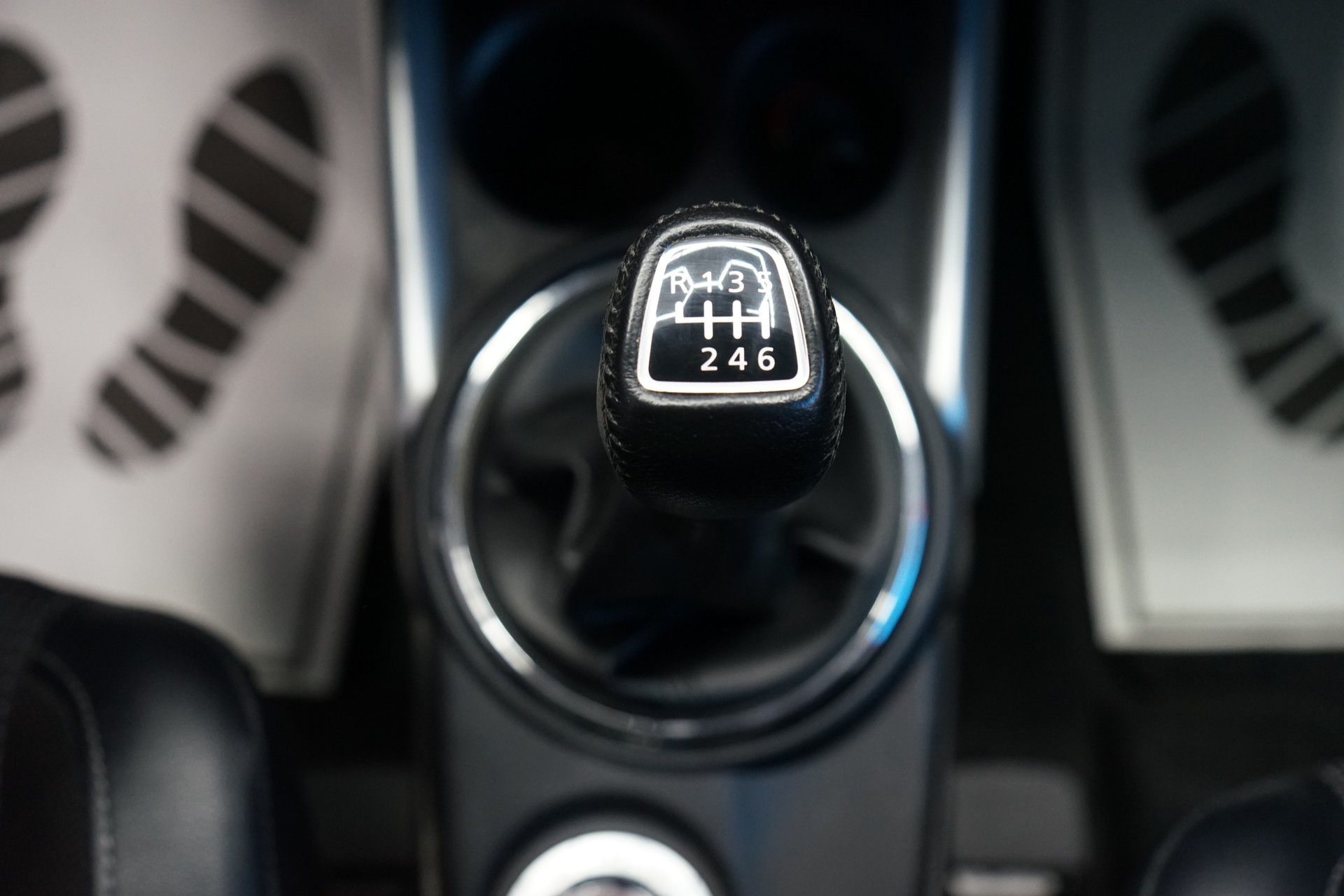 PEUGEOT 4008 1.6 HDi Allure 4WD-image-14