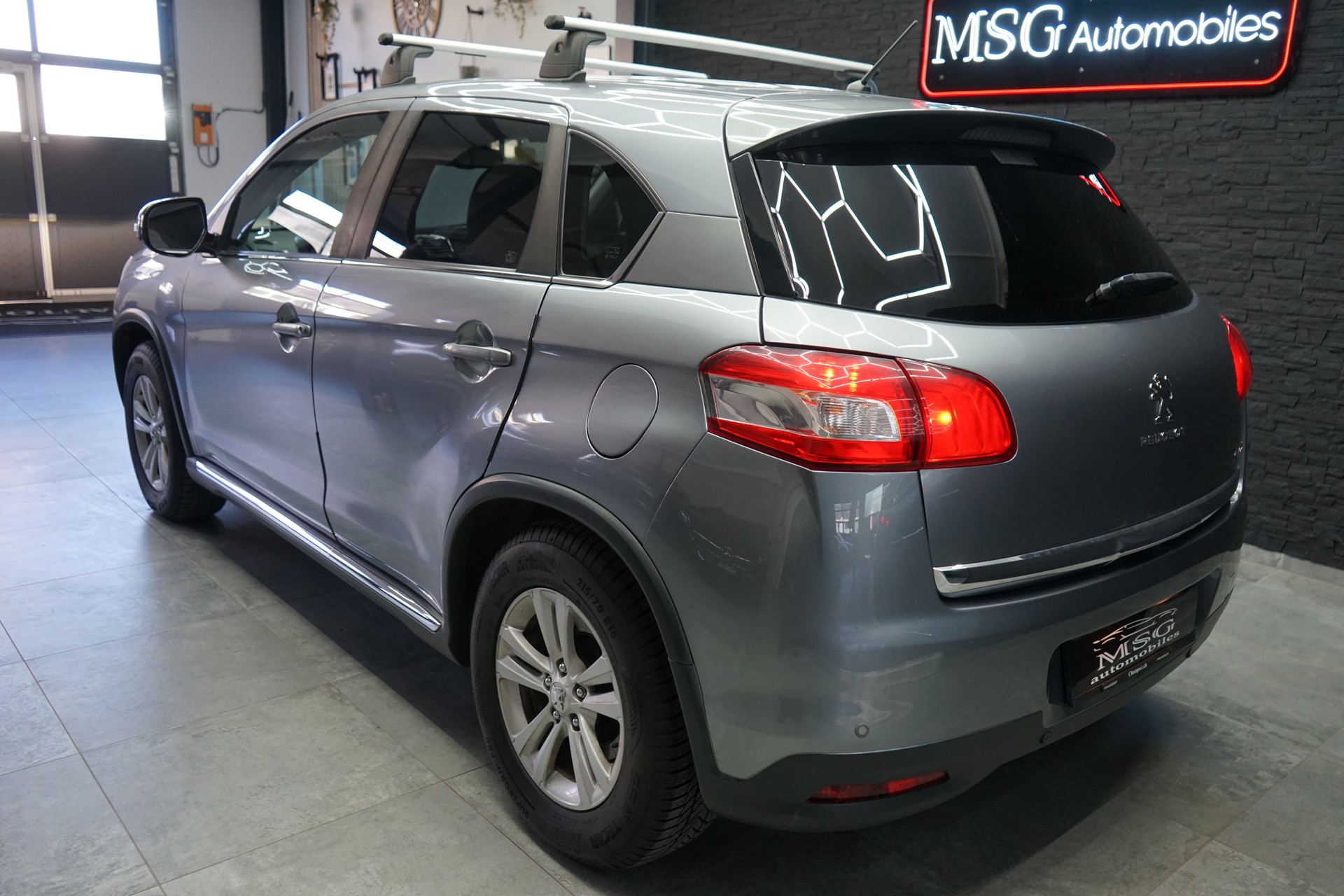 PEUGEOT 4008 1.6 HDi Allure 4WD-showroom-element-2