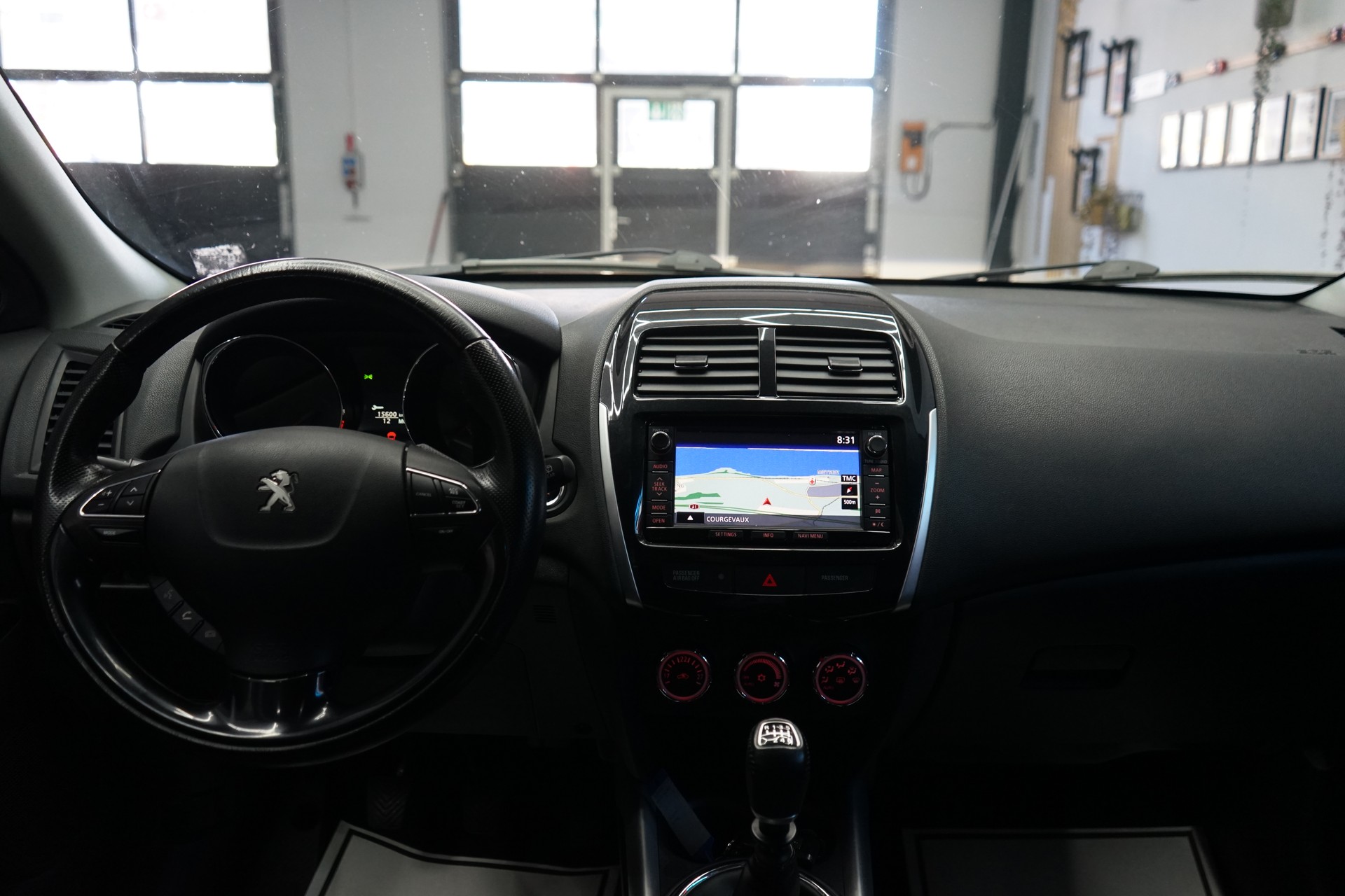 PEUGEOT 4008 1.6 HDi Allure 4WD-image-6