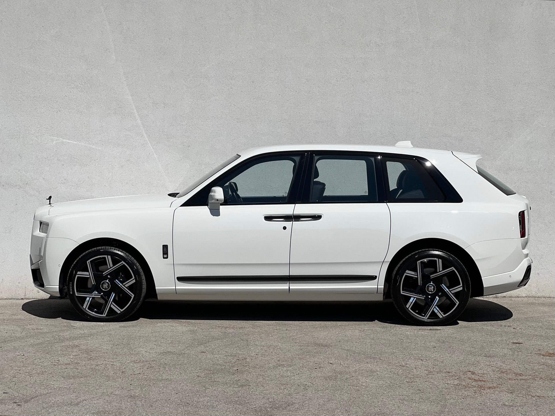 ROLLS-ROYCE Cullinan 6.7 V12 Black Badge-image-2