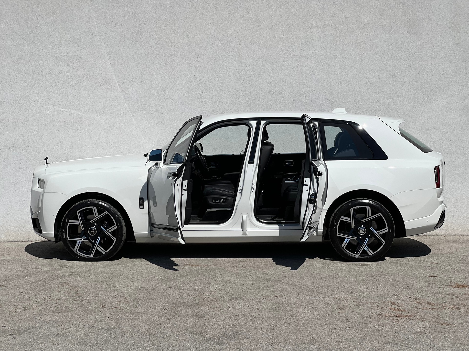 ROLLS-ROYCE Cullinan 6.7 V12 Black Badge-image-3