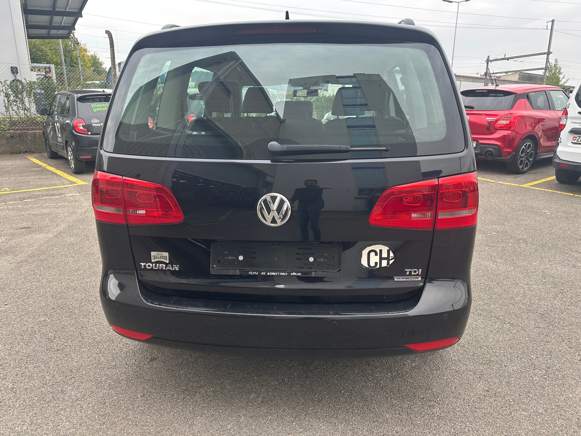 VW Touran 1.6 TDI BlueMotion Technology Design DSG-image-5