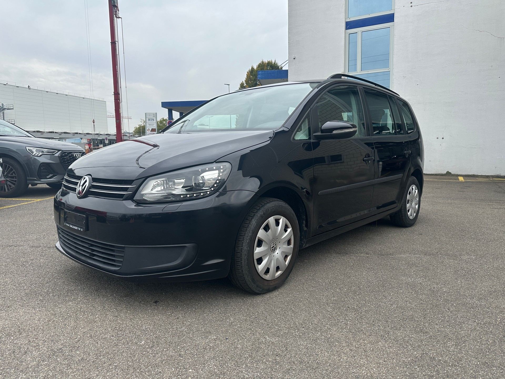 VW Touran 1.6 TDI BlueMotion Technology Design DSG-image-0