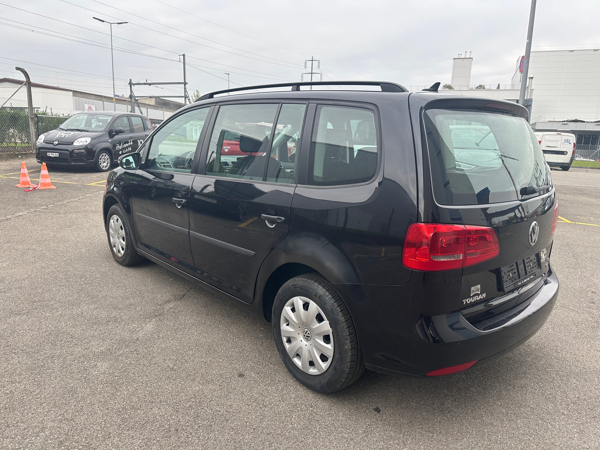 VW Touran 1.6 TDI BlueMotion Technology Design DSG-image-6