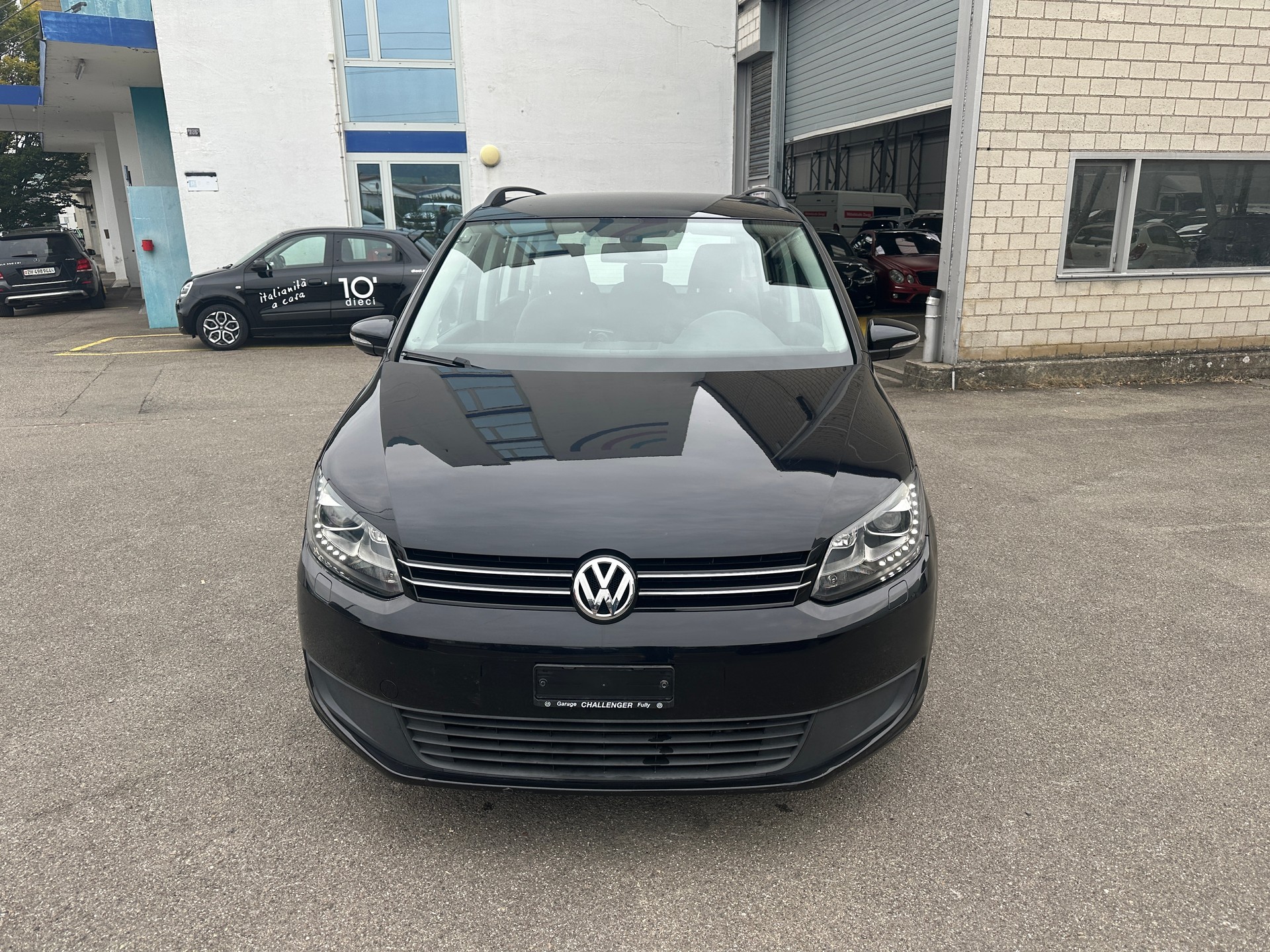 VW Touran 1.6 TDI BlueMotion Technology Design DSG-image-1