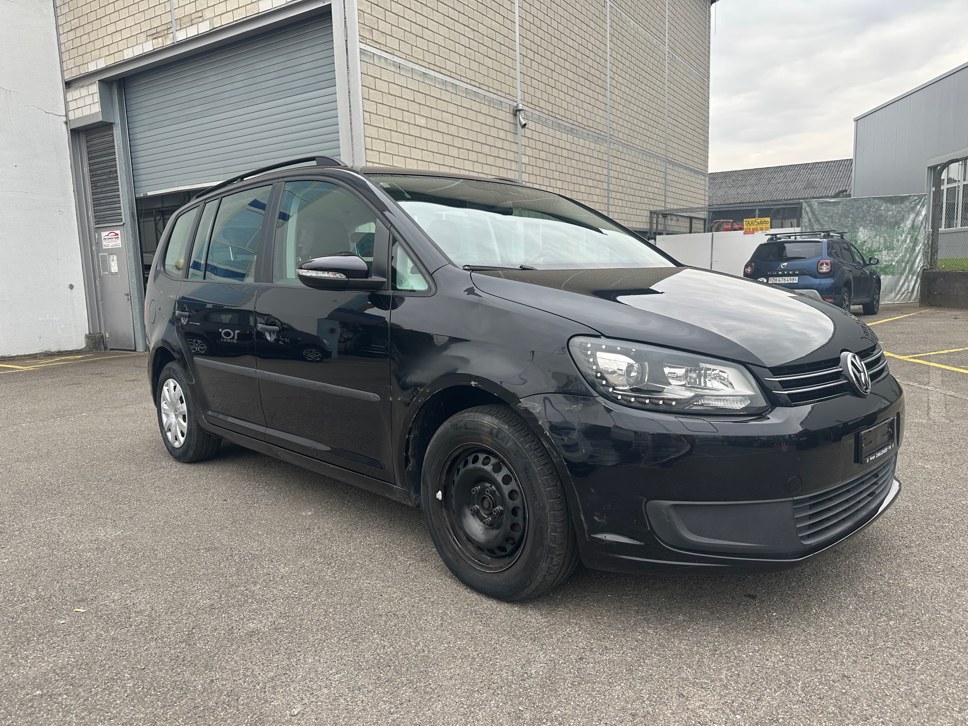 VW Touran 1.6 TDI BlueMotion Technology Design DSG-image-2