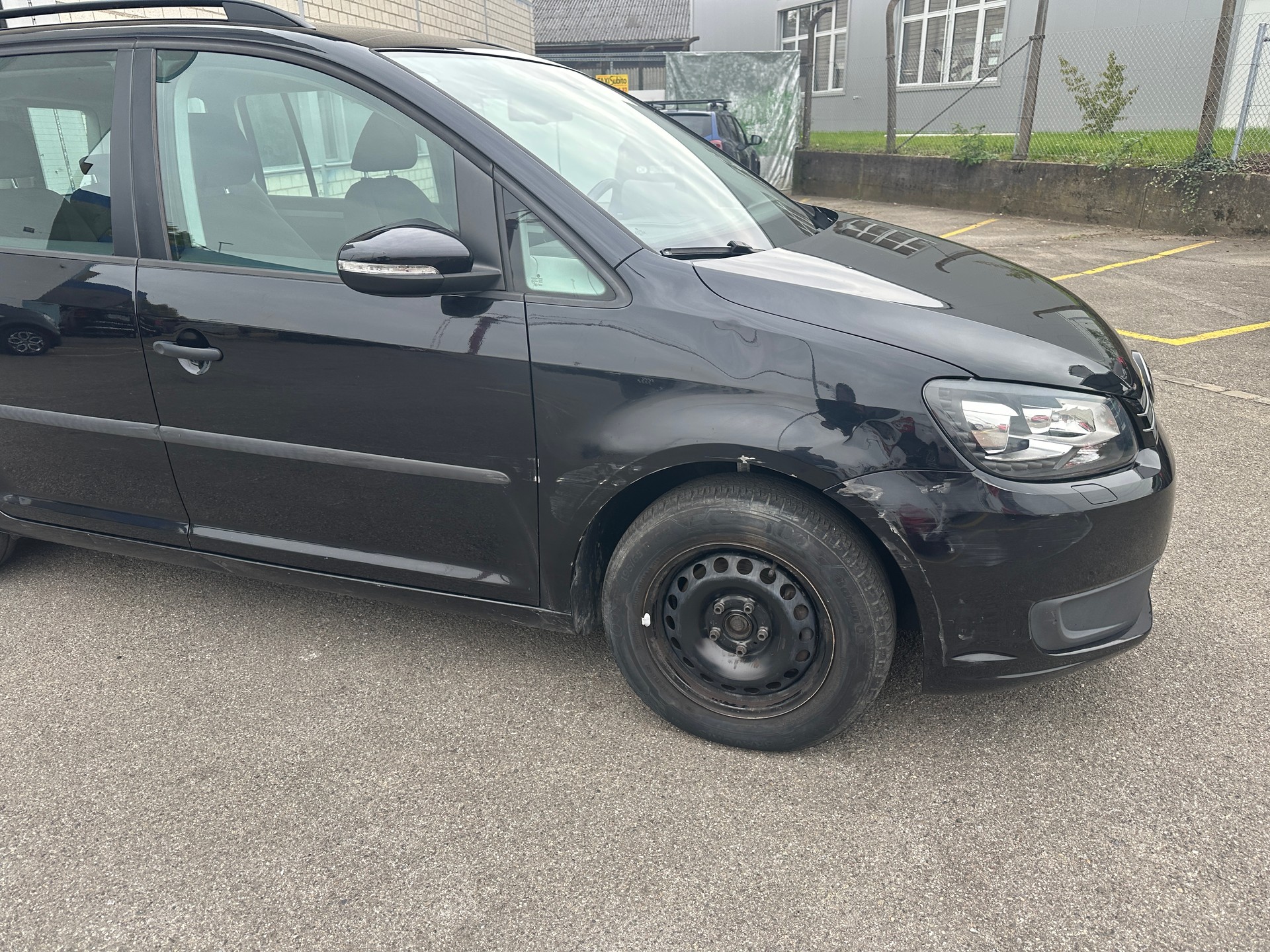 VW Touran 1.6 TDI BlueMotion Technology Design DSG-image-3