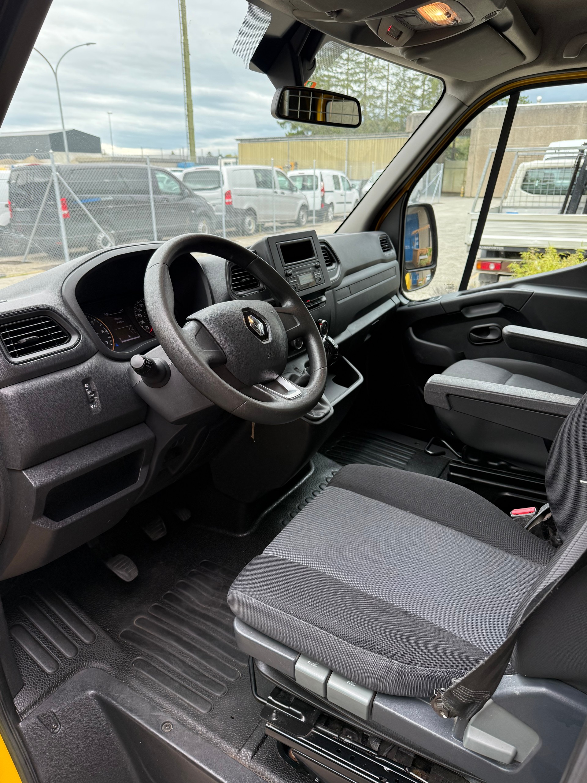 RENAULT Master T35 2.3dCi 135 L3H3-image-8