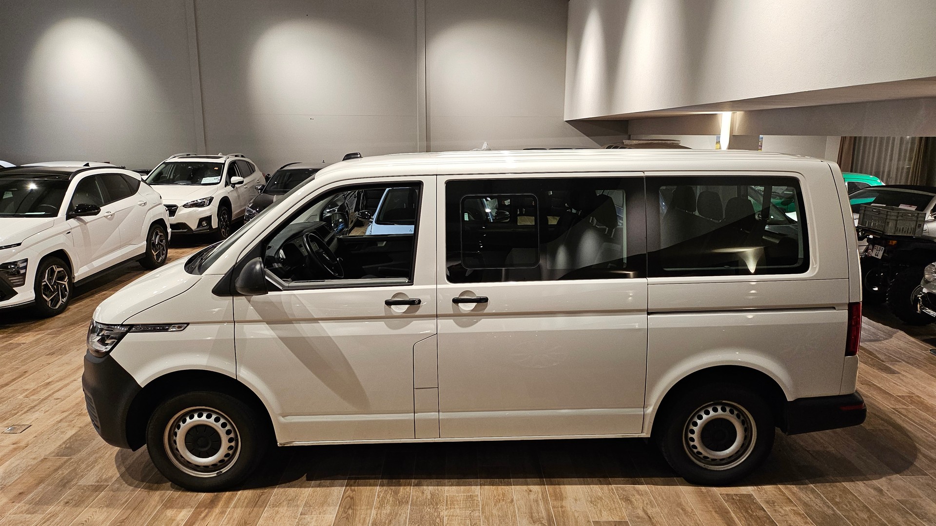 VW T6.1 Caravelle 2.0 TDI Trendline 4Motion LWB-image-15
