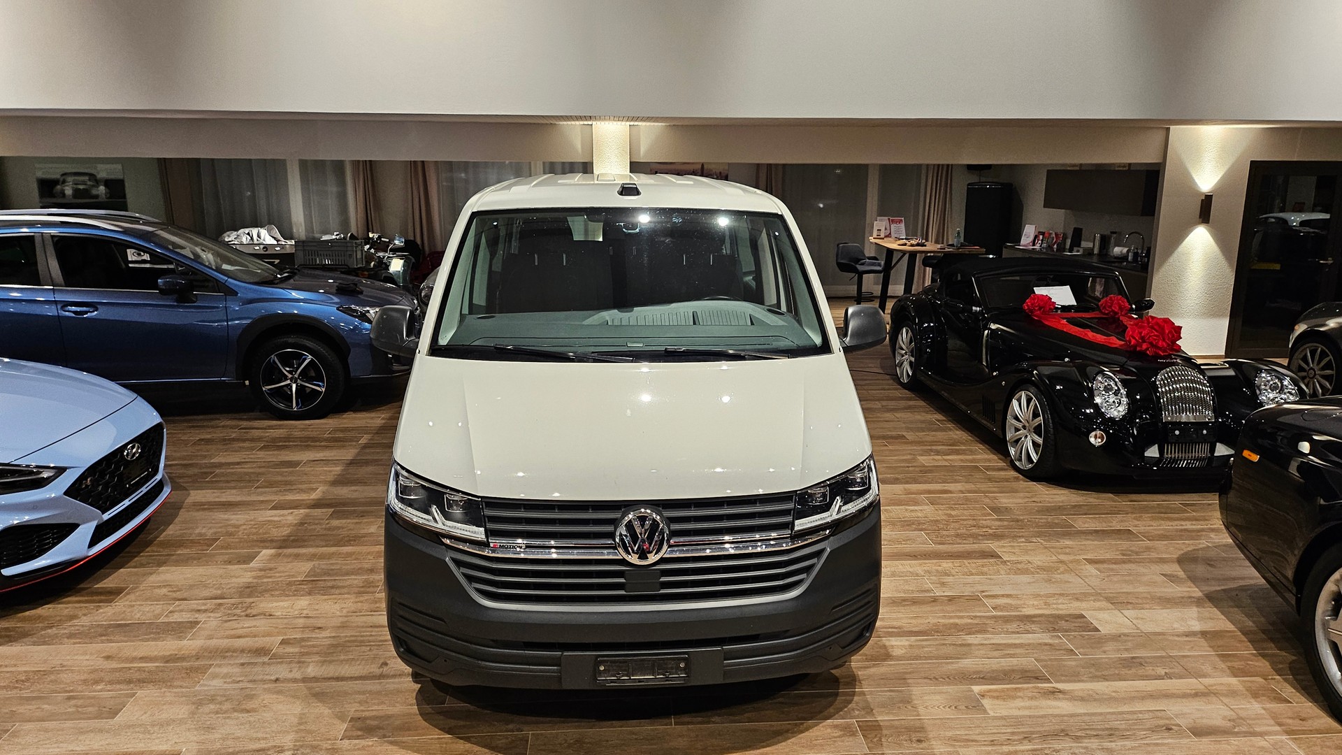 VW T6.1 Caravelle 2.0 TDI Trendline 4Motion LWB-image-3